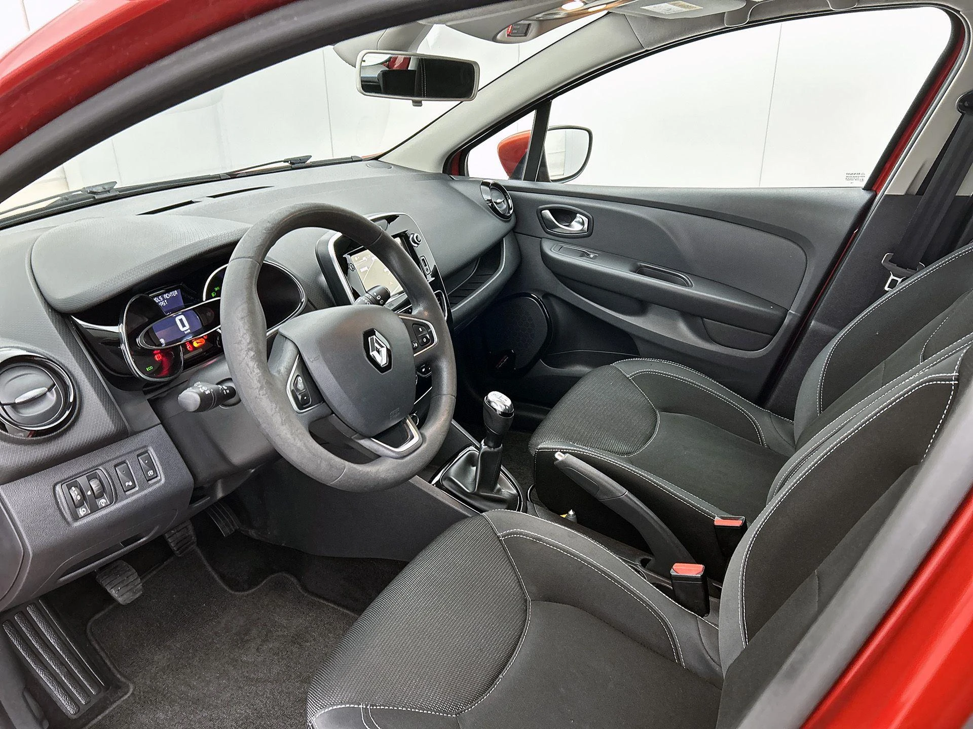 Renault-Clio-image-18