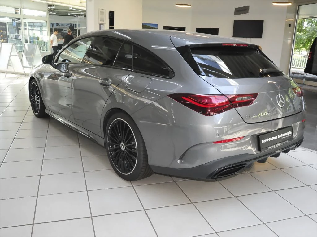 Mercedes-Benz-CLA 200 d-image-4