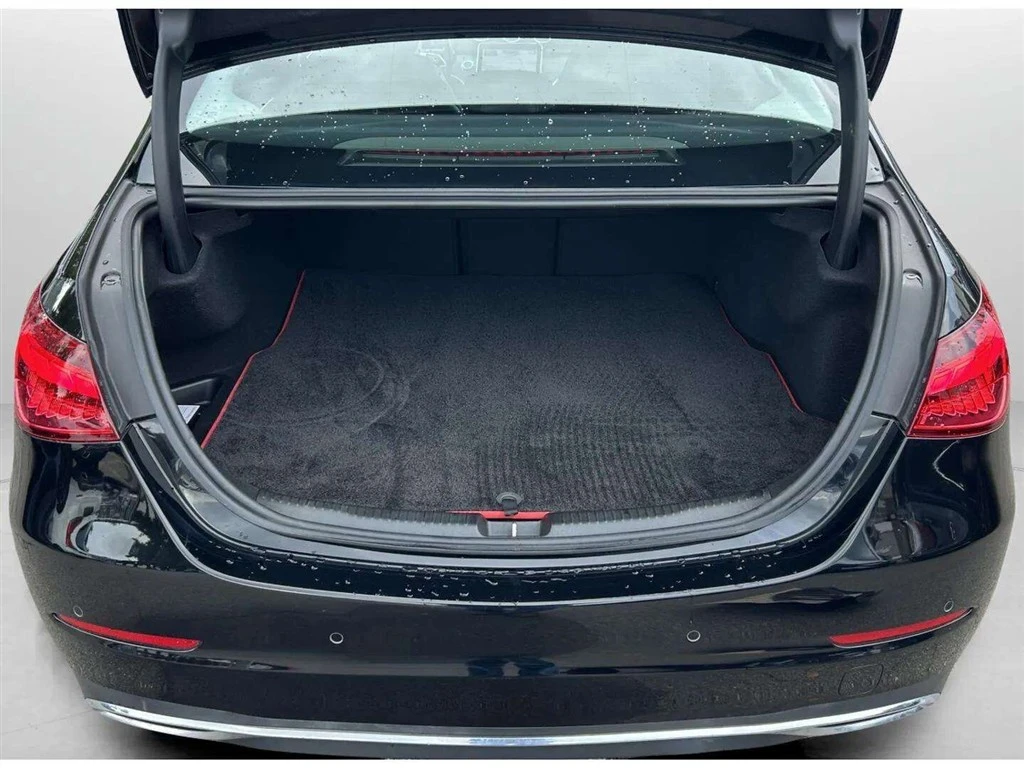 Mercedes-Benz-C-Klasse-image-24