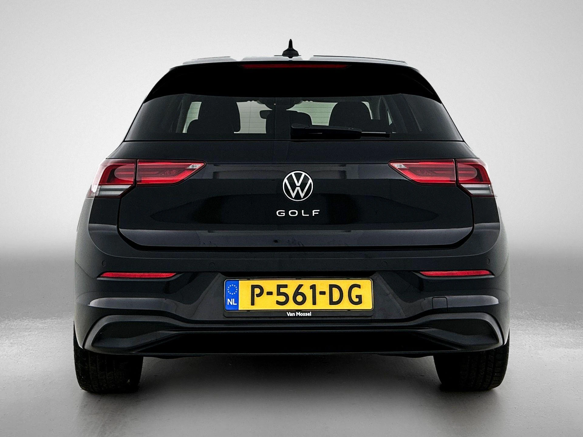 Volkswagen-Golf-image-2