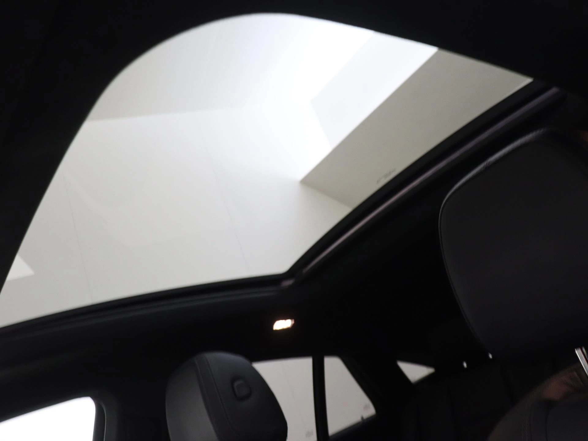 Mercedes-Benz-GLE-image-28