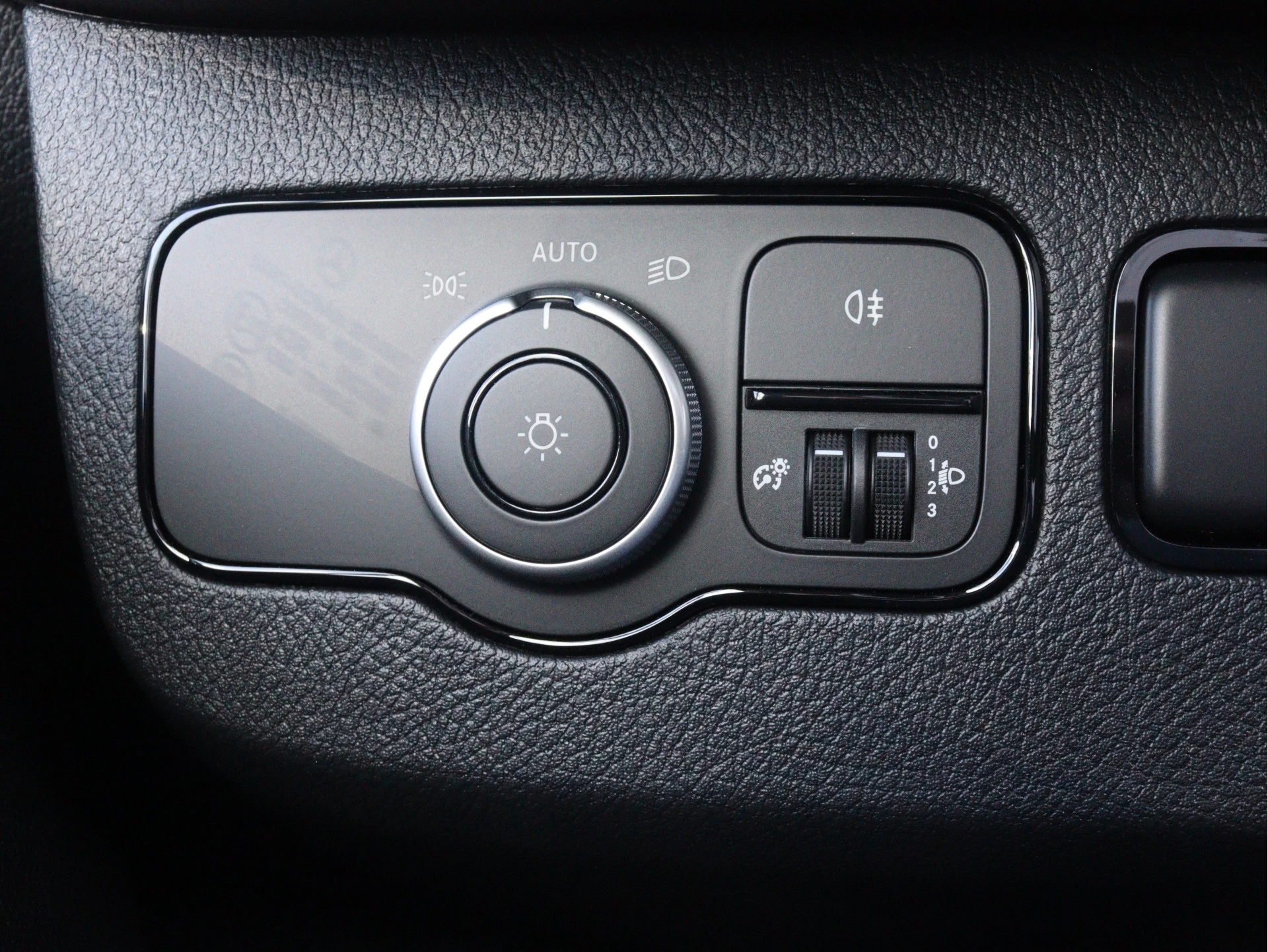 Mercedes-Benz-Sprinter-image-11