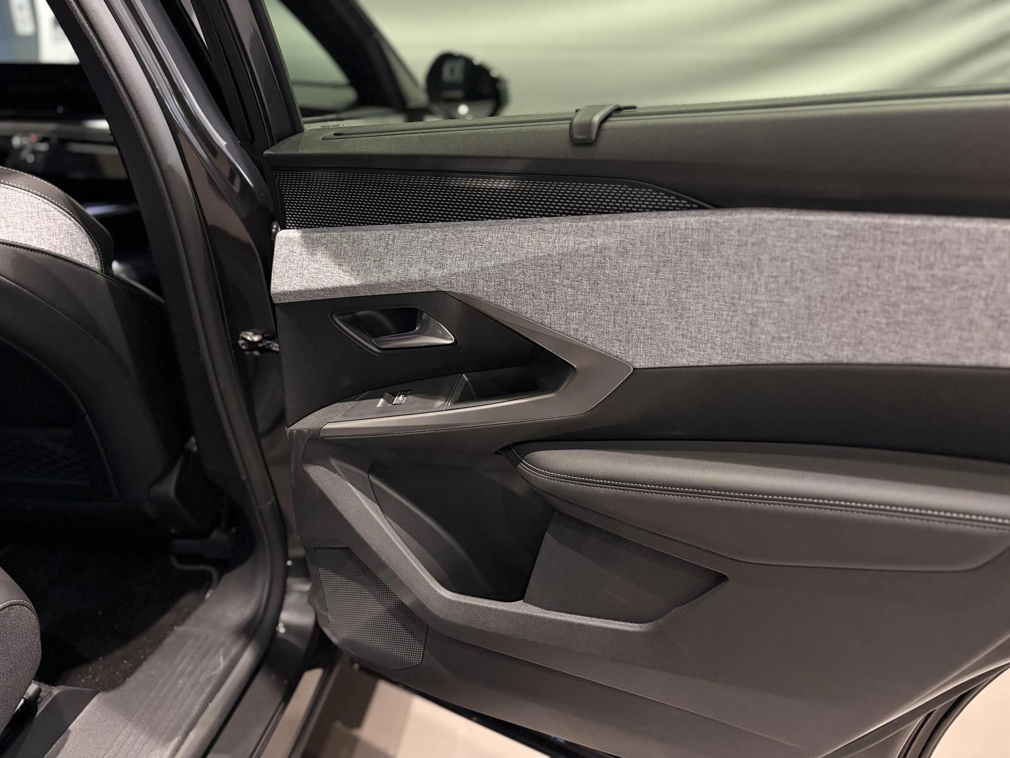 Peugeot-e-5008-image-19