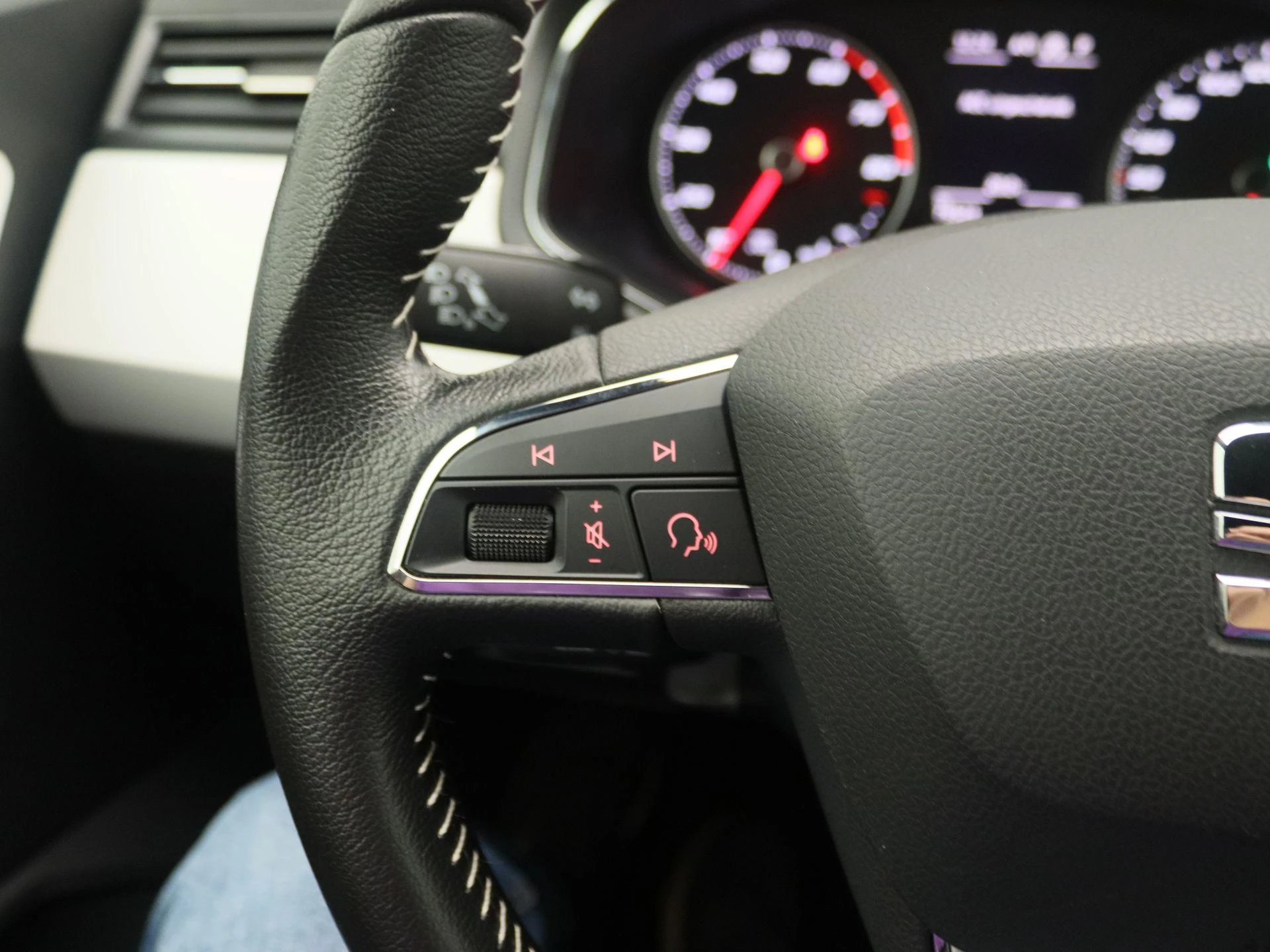 SEAT-Arona-image-14