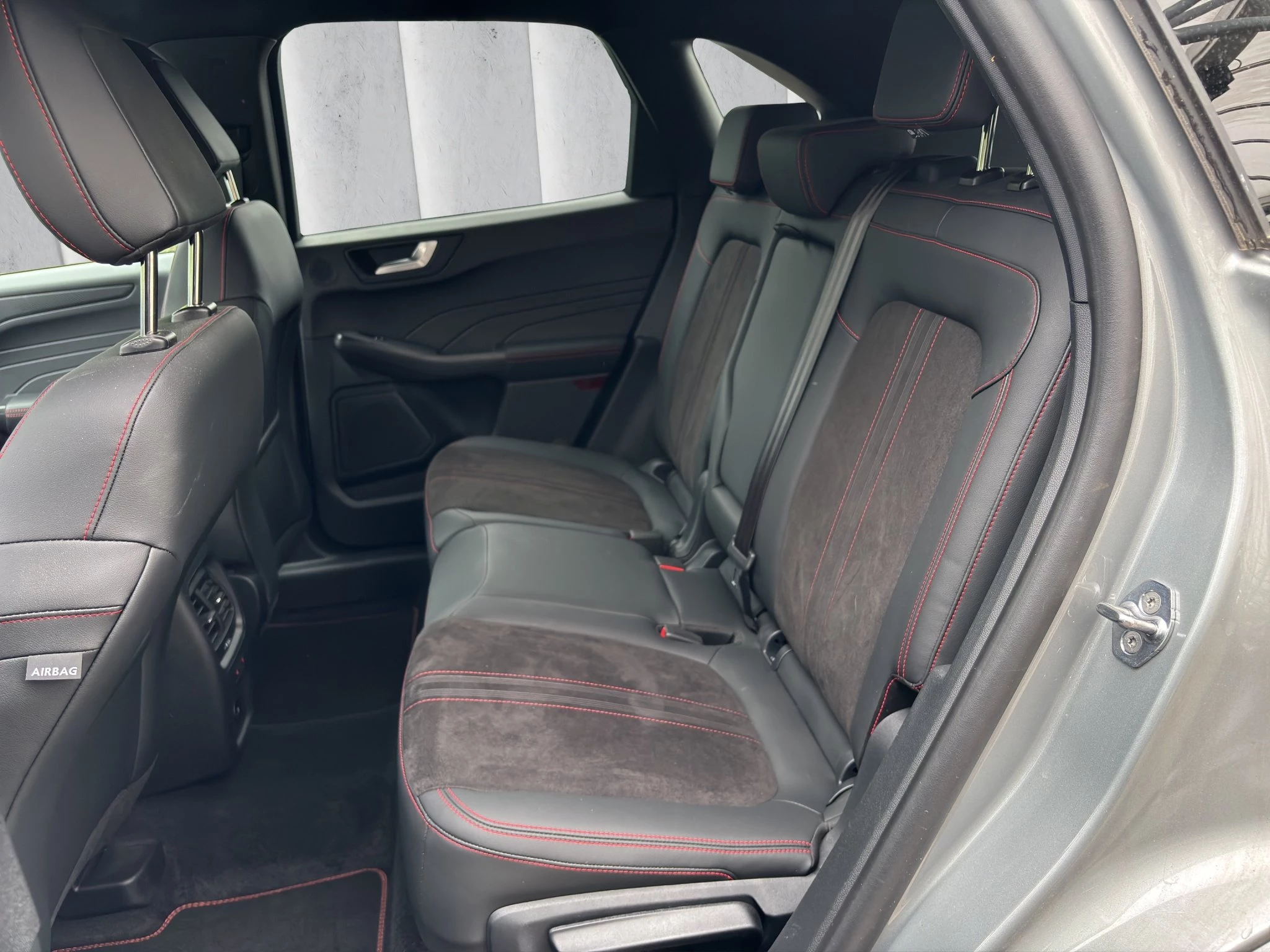 Ford Kuga ST-Line X Aut.*PANO*AHK*360GRAD*LED-MATRIX*NAVI*GRA*WINTER-PKT.