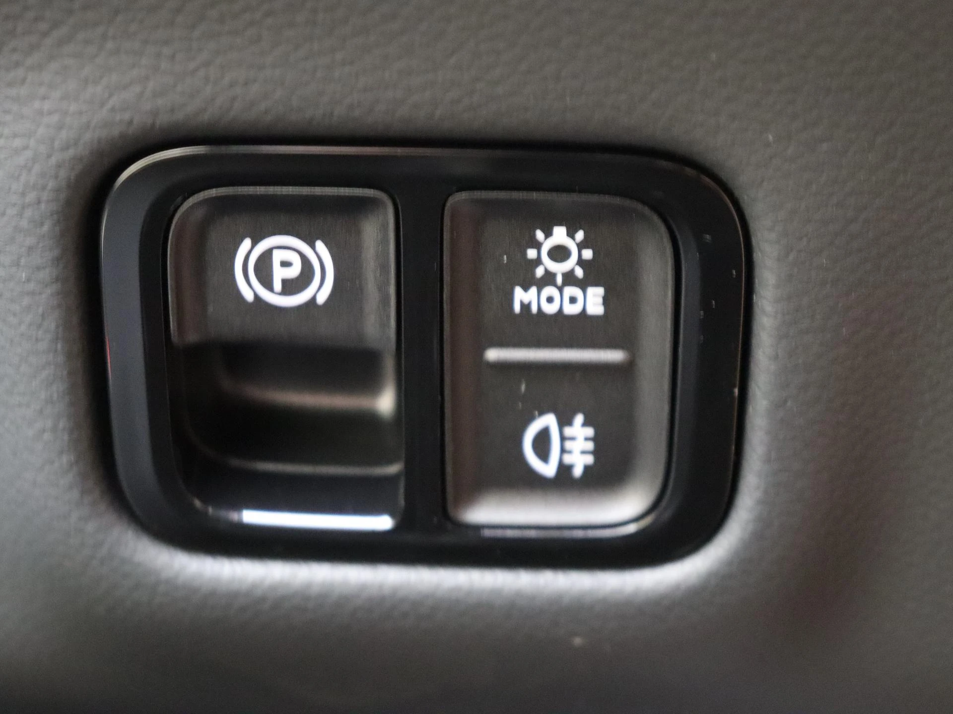 Mercedes-Benz-C-Klasse-image-25