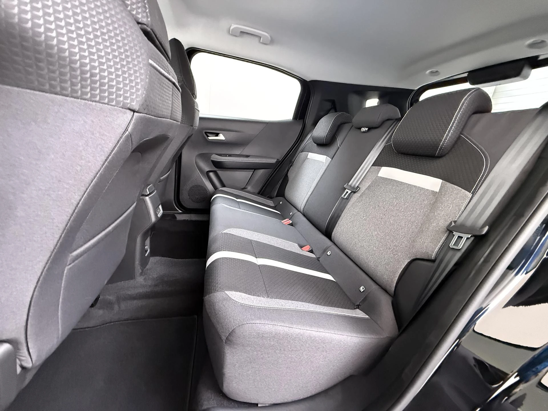 Opel-Frontera-image-8