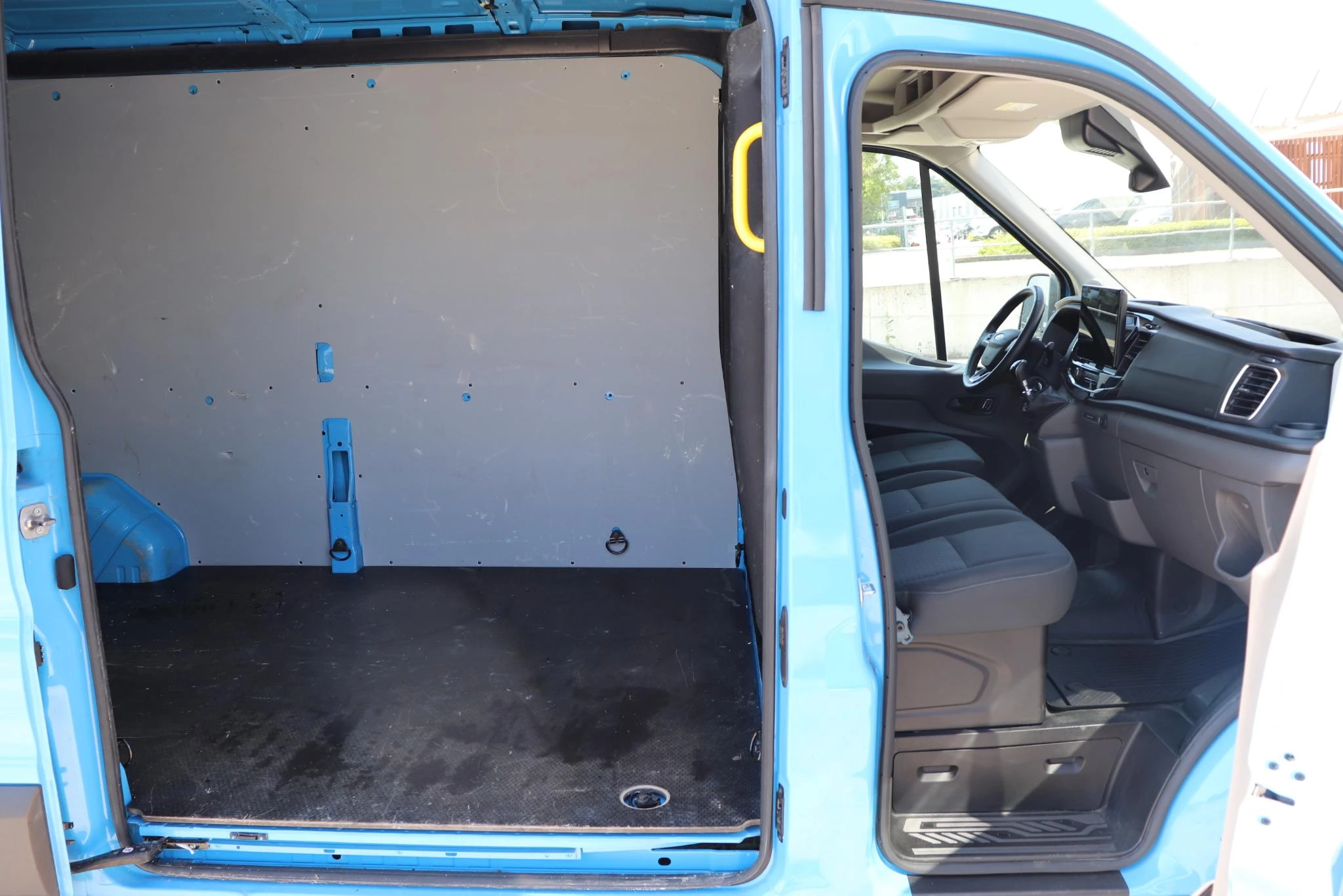 Ford Transit 350L 2.0TD 130pk 96kW M6 RWD Trend