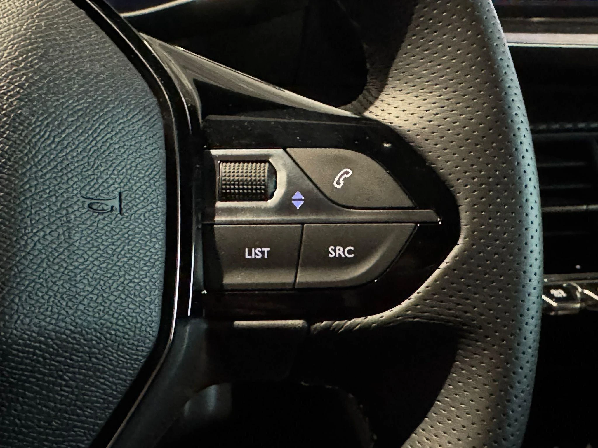 Peugeot-e-208-image-20
