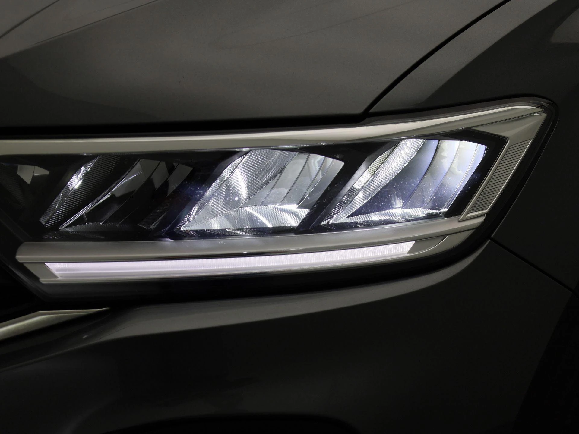Volkswagen-T-Roc-image-13