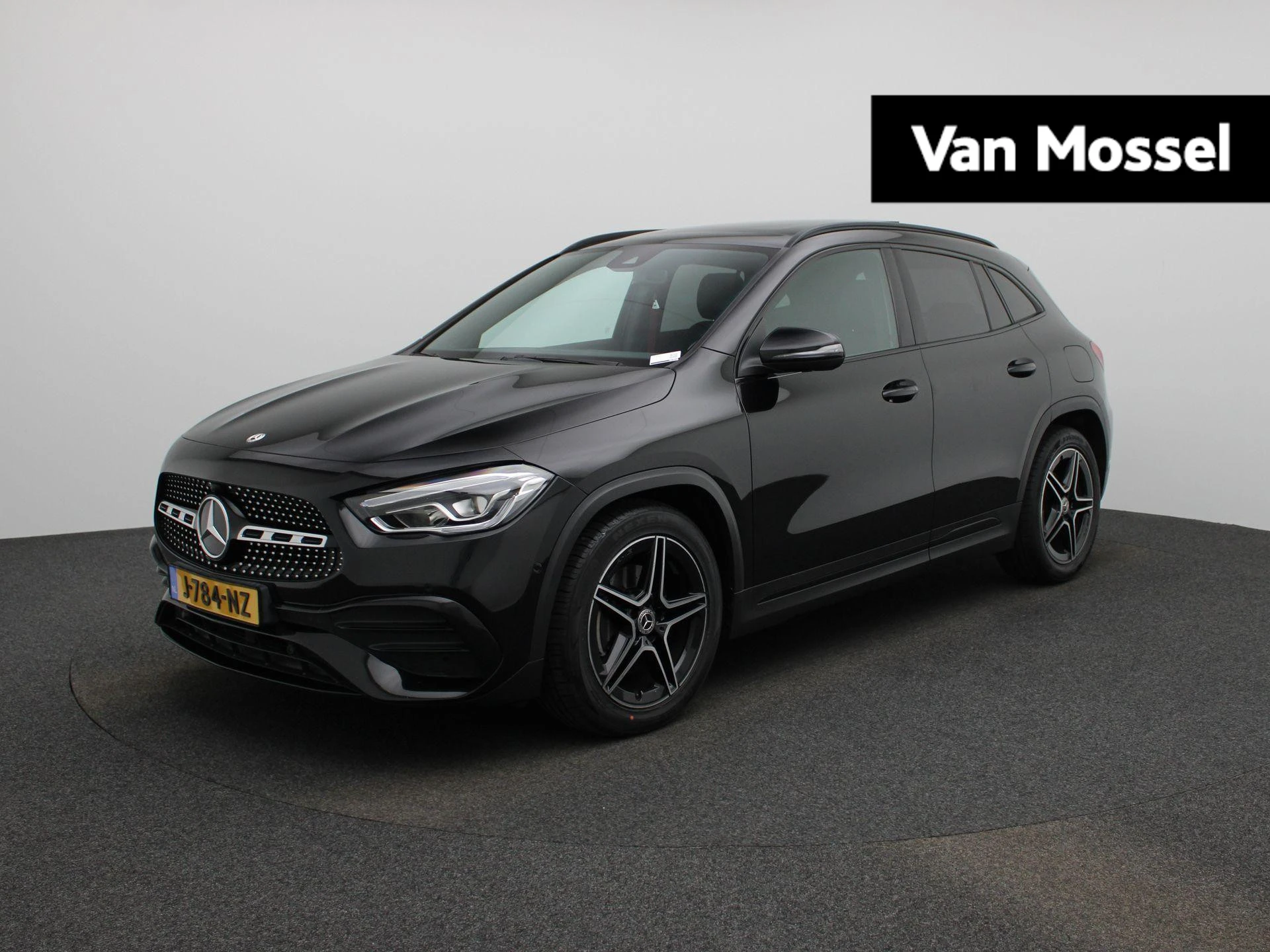 Mercedes-Benz-GLA-image-0