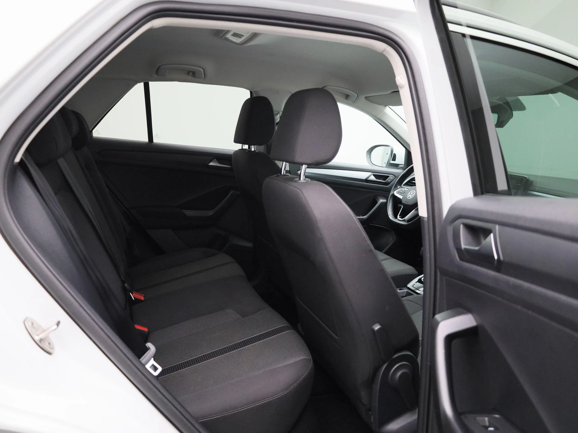 Volkswagen-T-Roc-image-33