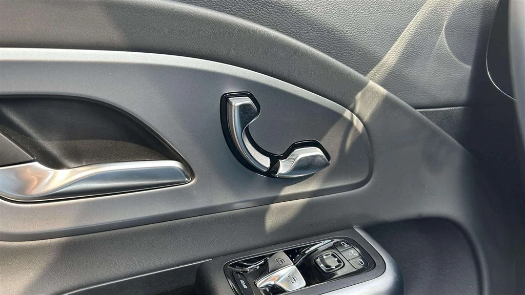Mercedes-Benz-CLA-image-10