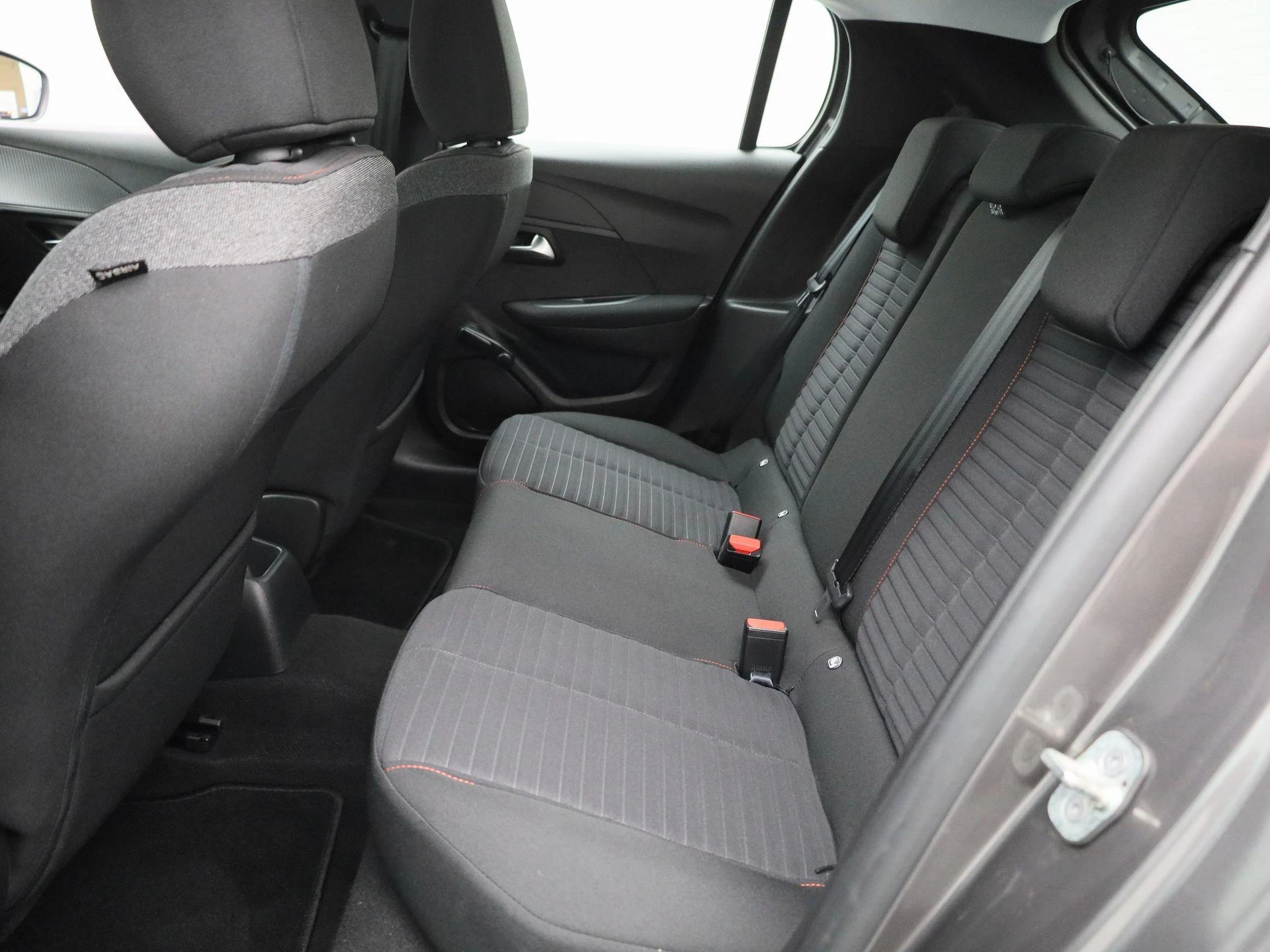 Peugeot-208-image-11
