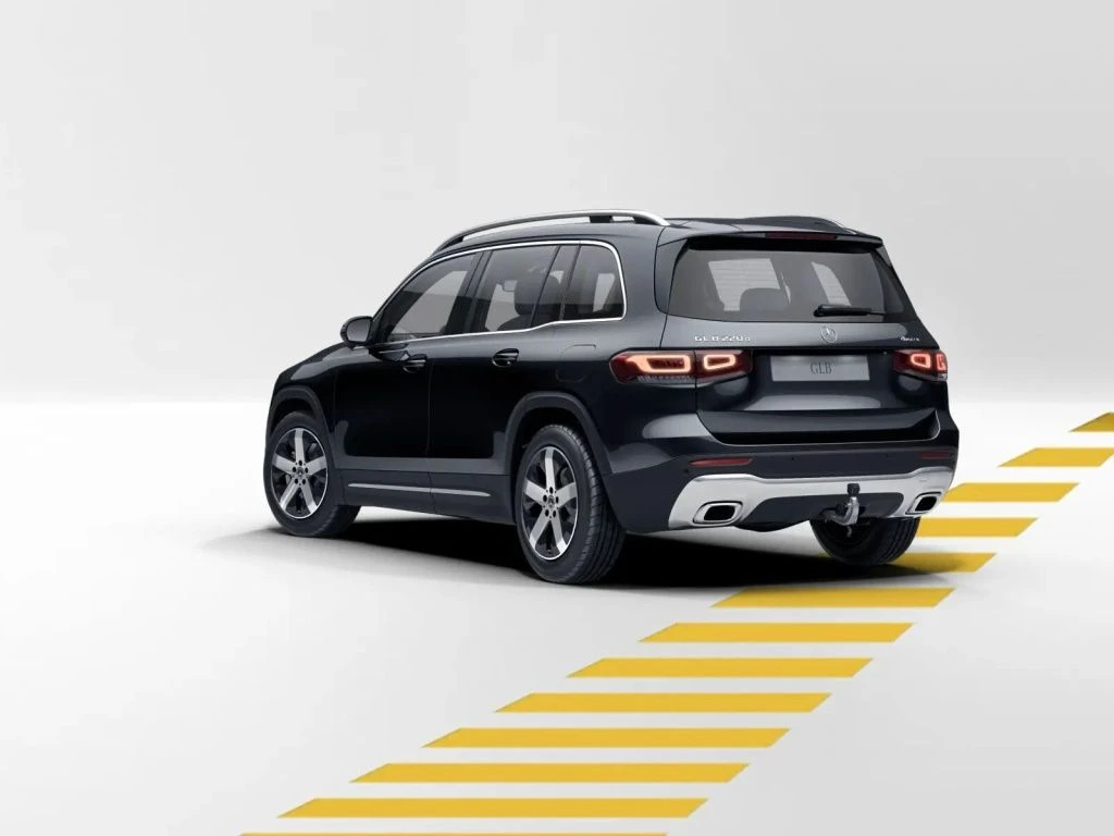 Mercedes-Benz-GLB 220 d-image-4