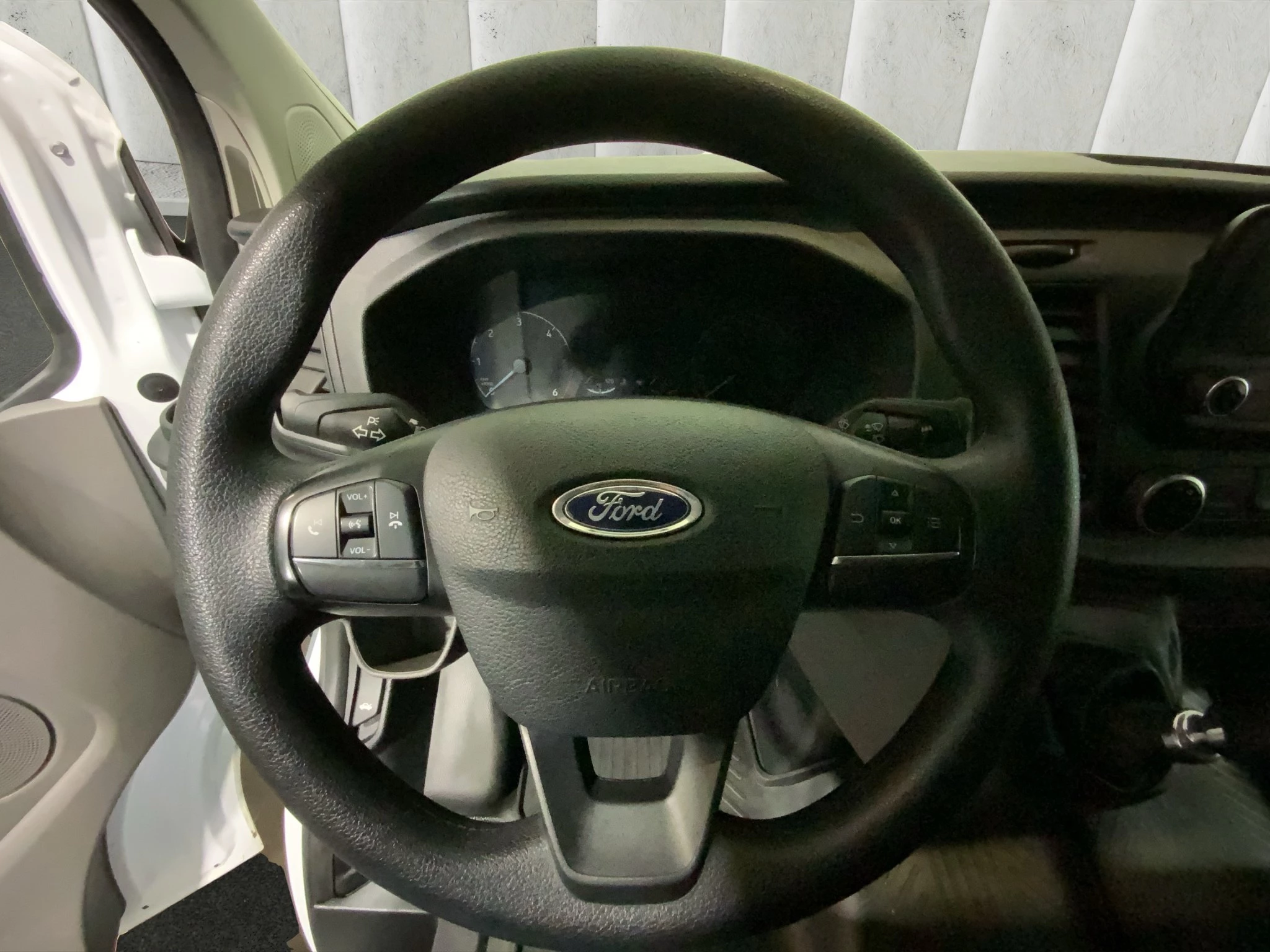 Ford-Transit Custom-image-11