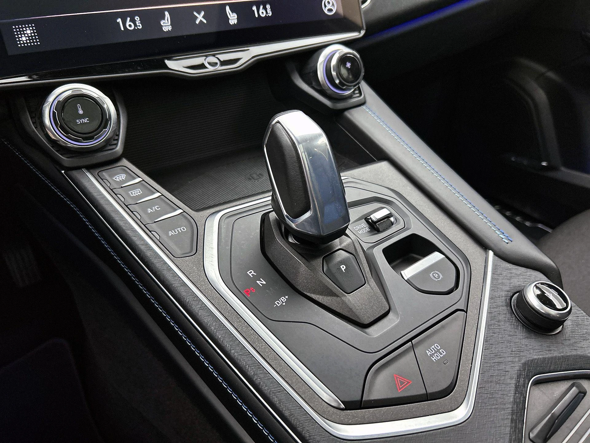 Lynk & Co-01-image-33