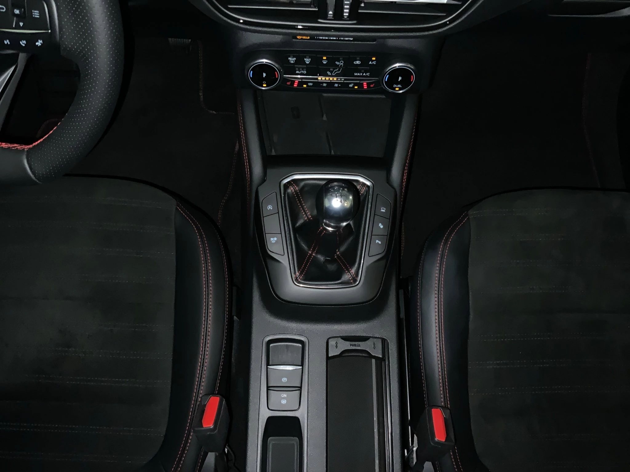 Ford Kuga ST-Line X*PANO*AHK*KAM*ACC*NAVI*SOUND-SYS.