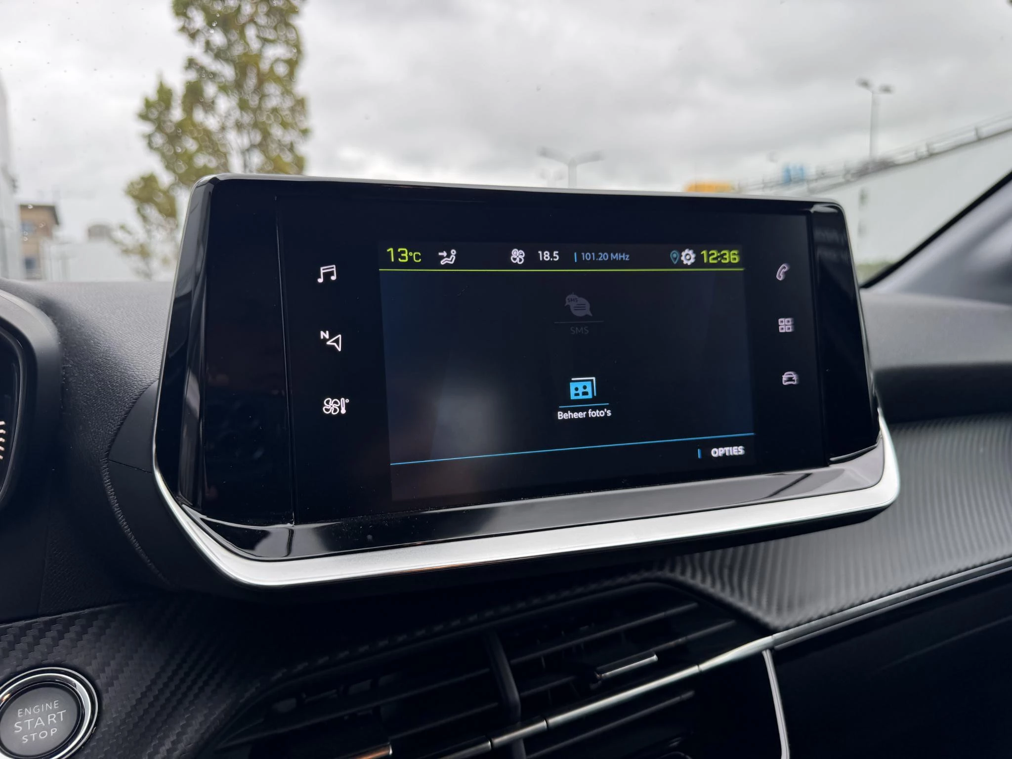 Peugeot-e-208-image-22