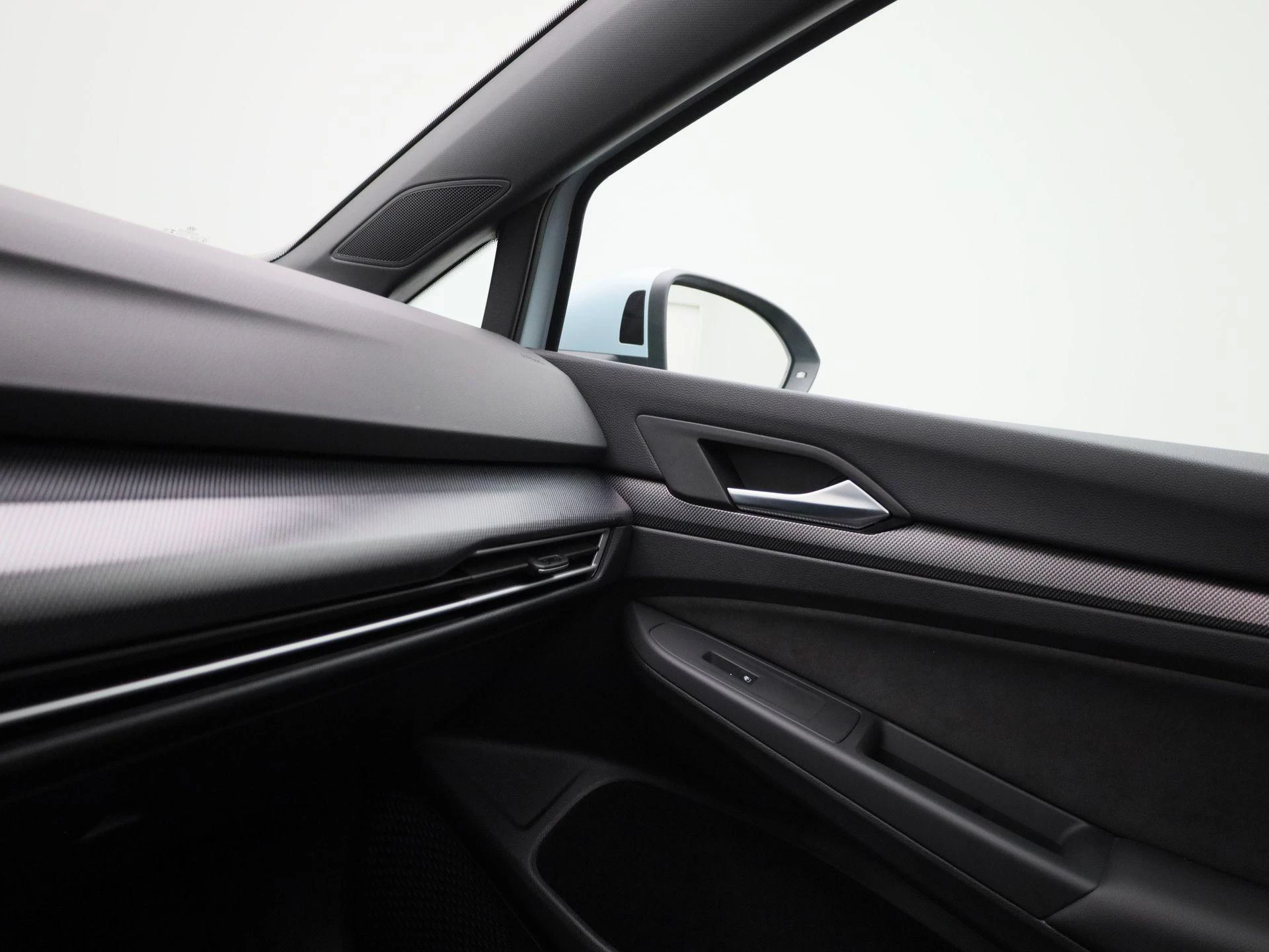 Volkswagen-Golf-image-24