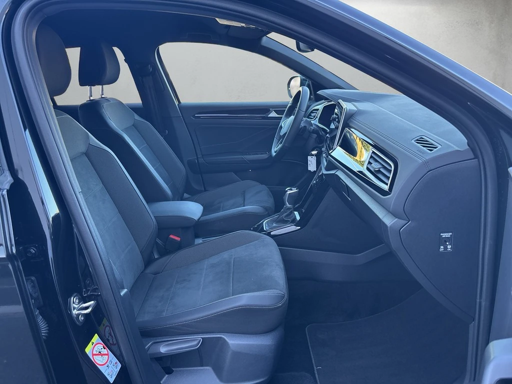Volkswagen-T-Roc-image-12