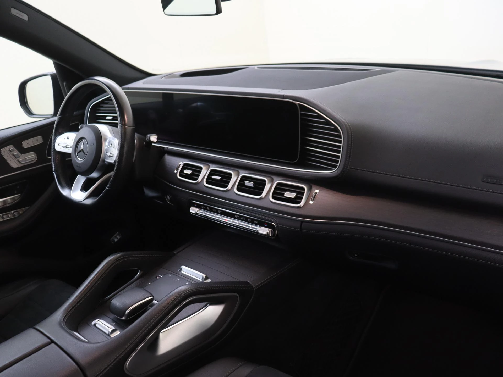 Mercedes-Benz-GLE-image-4