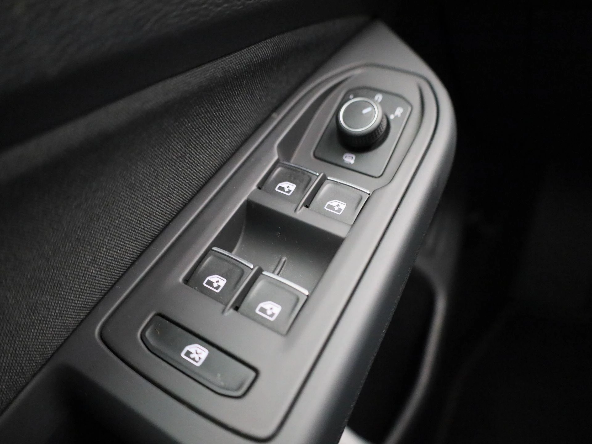 Volkswagen-Golf-image-28