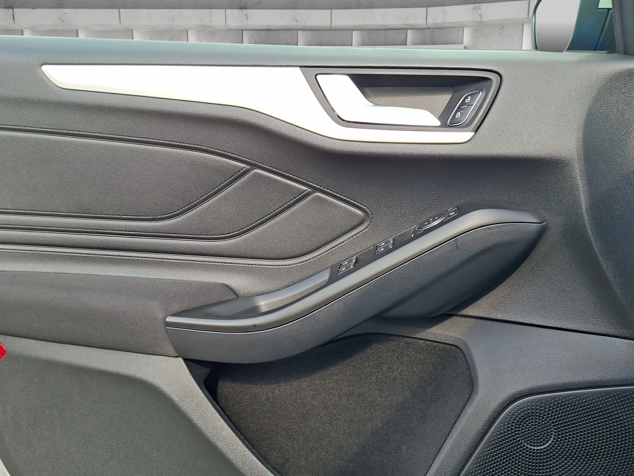 Ford Focus Cool & Connect Limousine 1.5 EB LED | AHK | PDC | Navi | LMF | BT