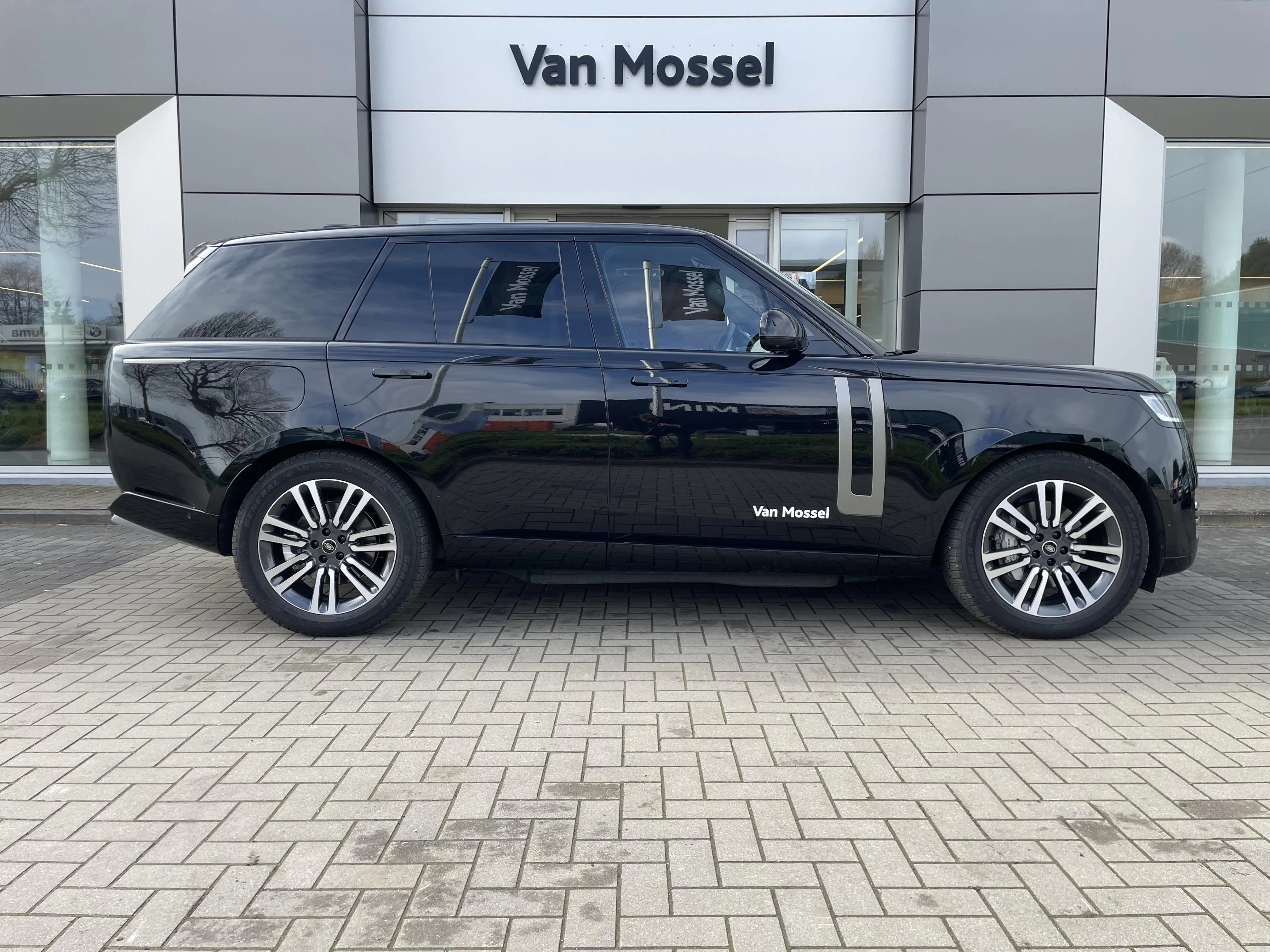 Land Rover Range Rover SWB P460e SE