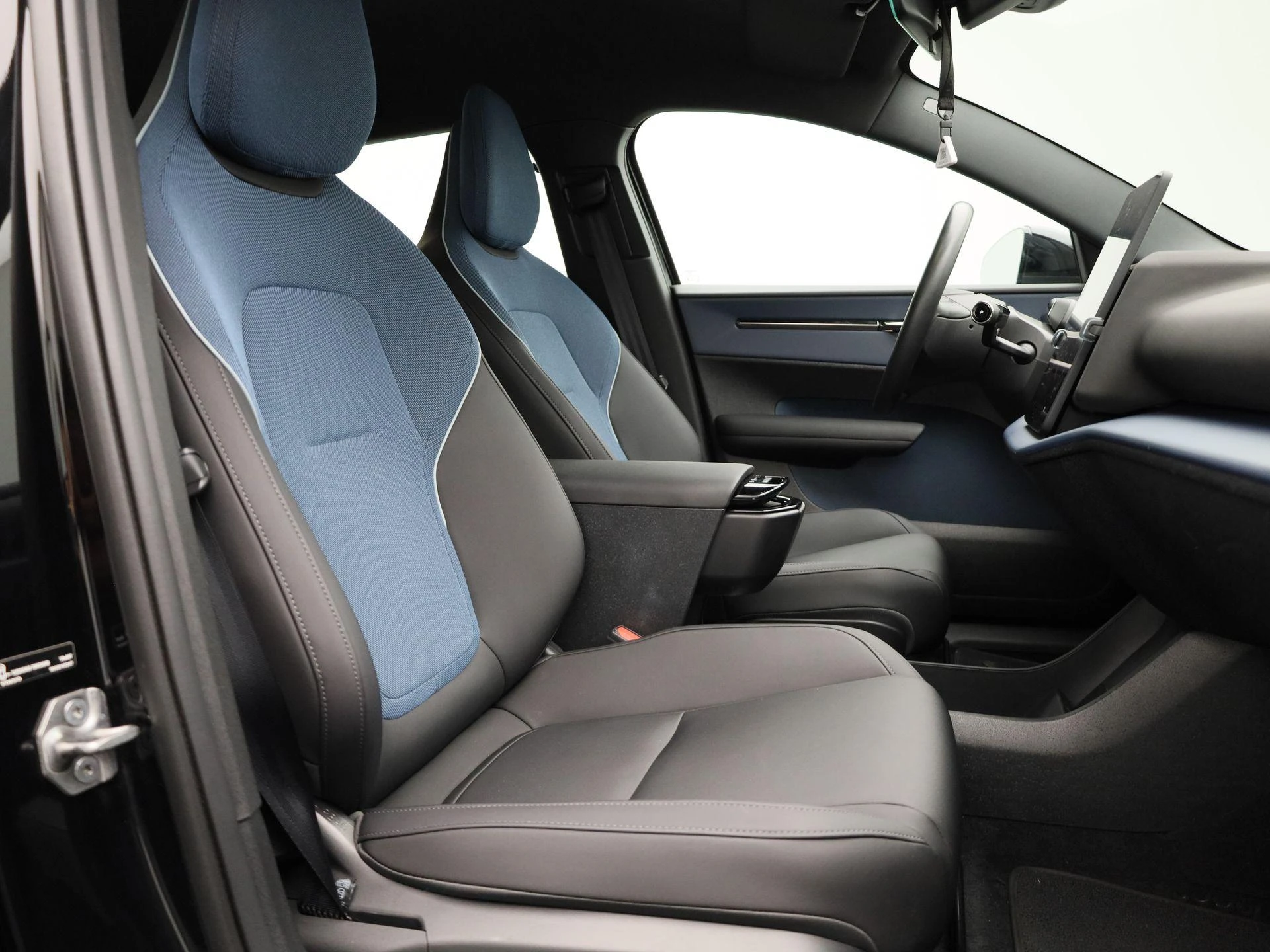 Volvo-EX30-image-29