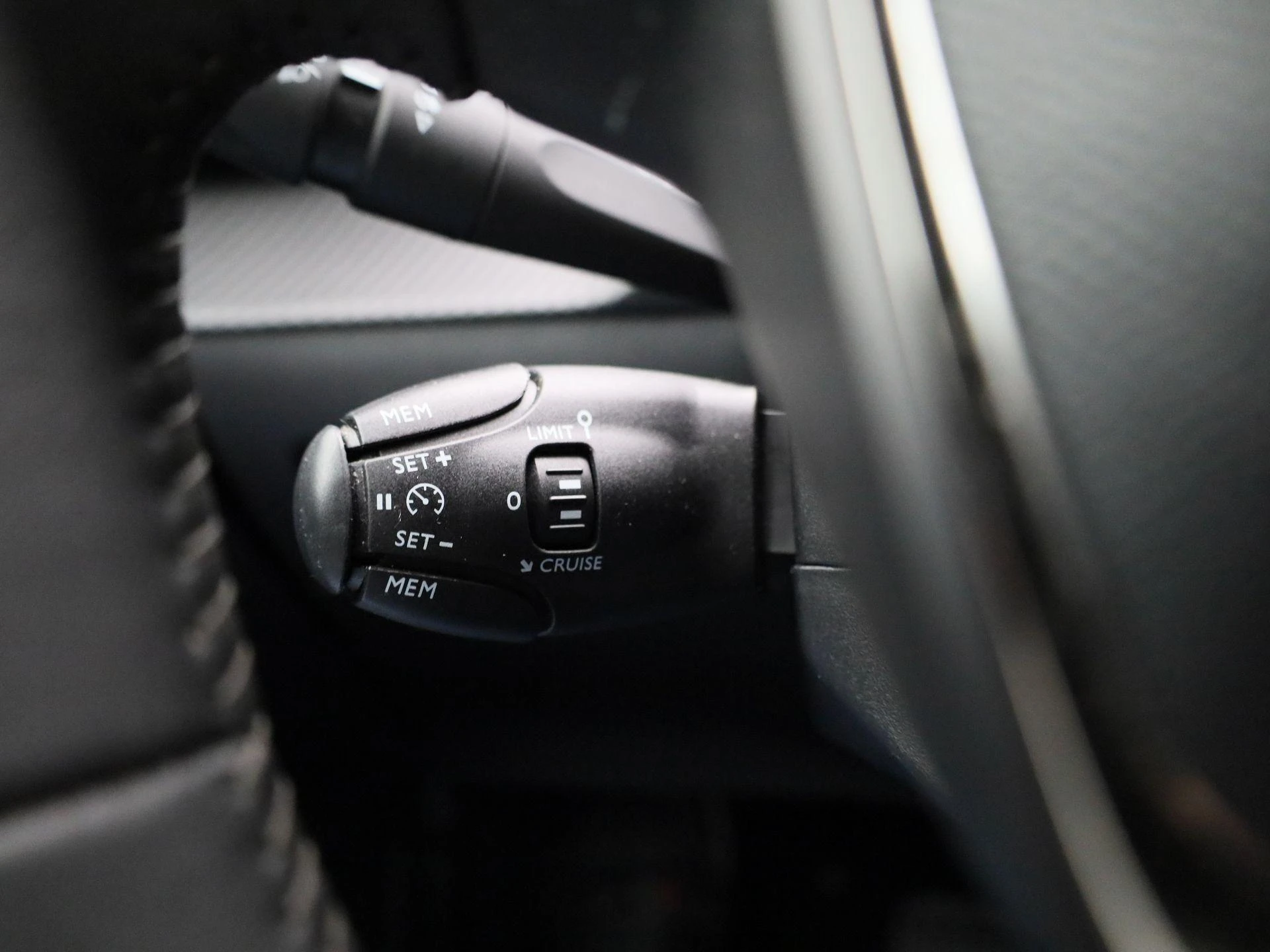 Peugeot-e-208-image-23