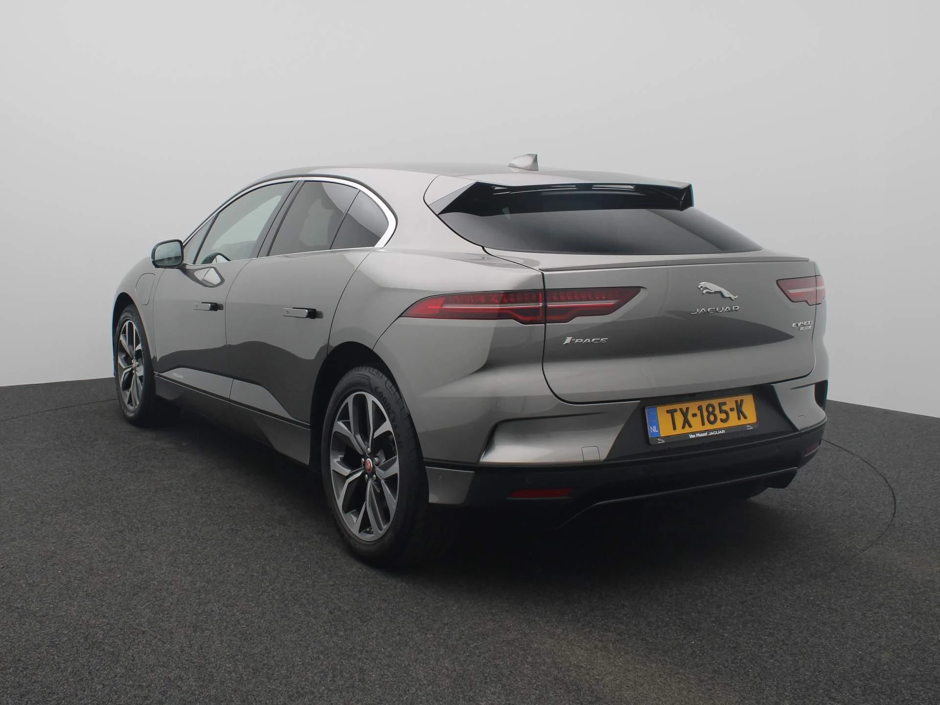 Jaguar-I-PACE-image-2