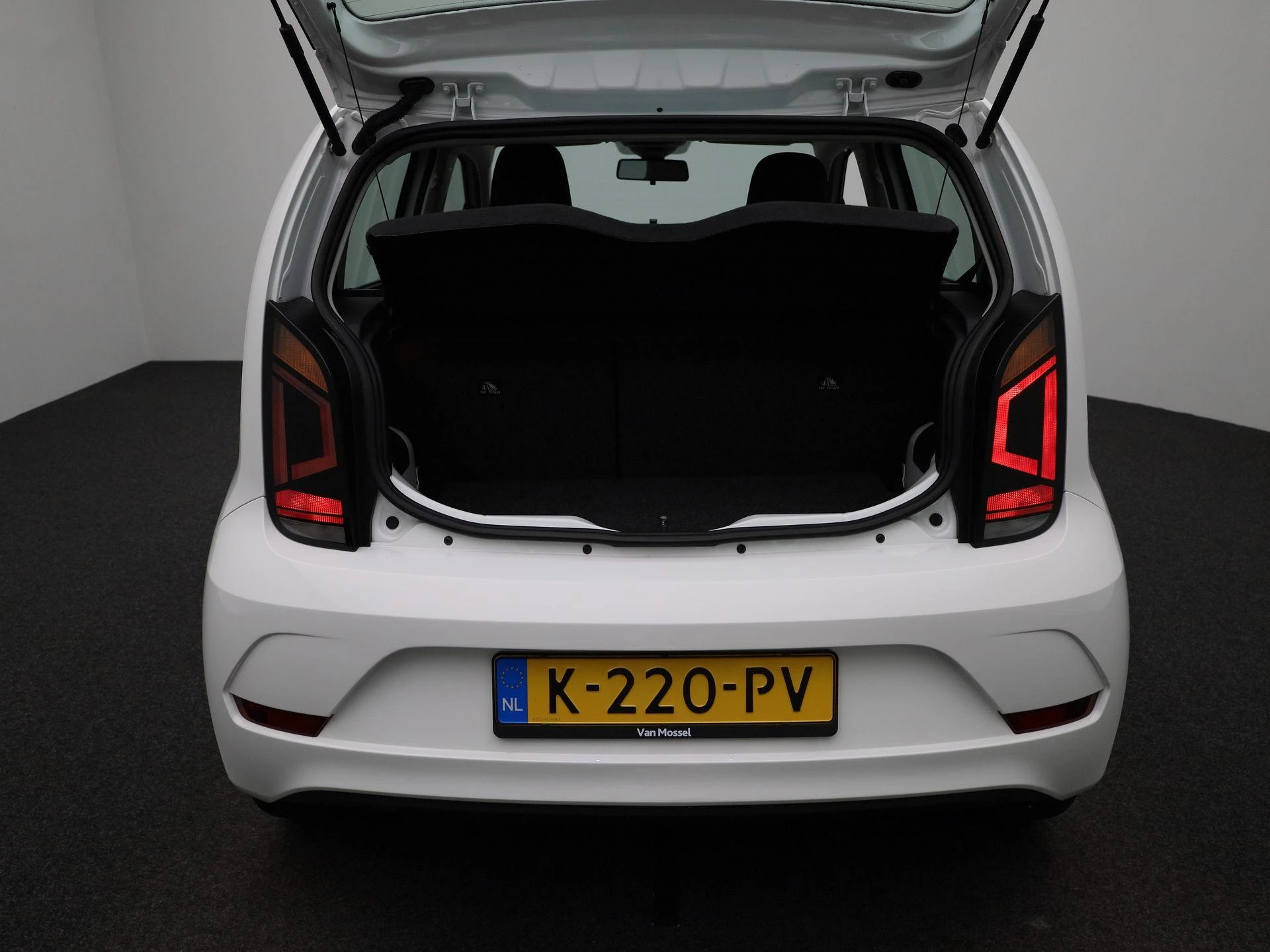 Volkswagen-up!-image-11