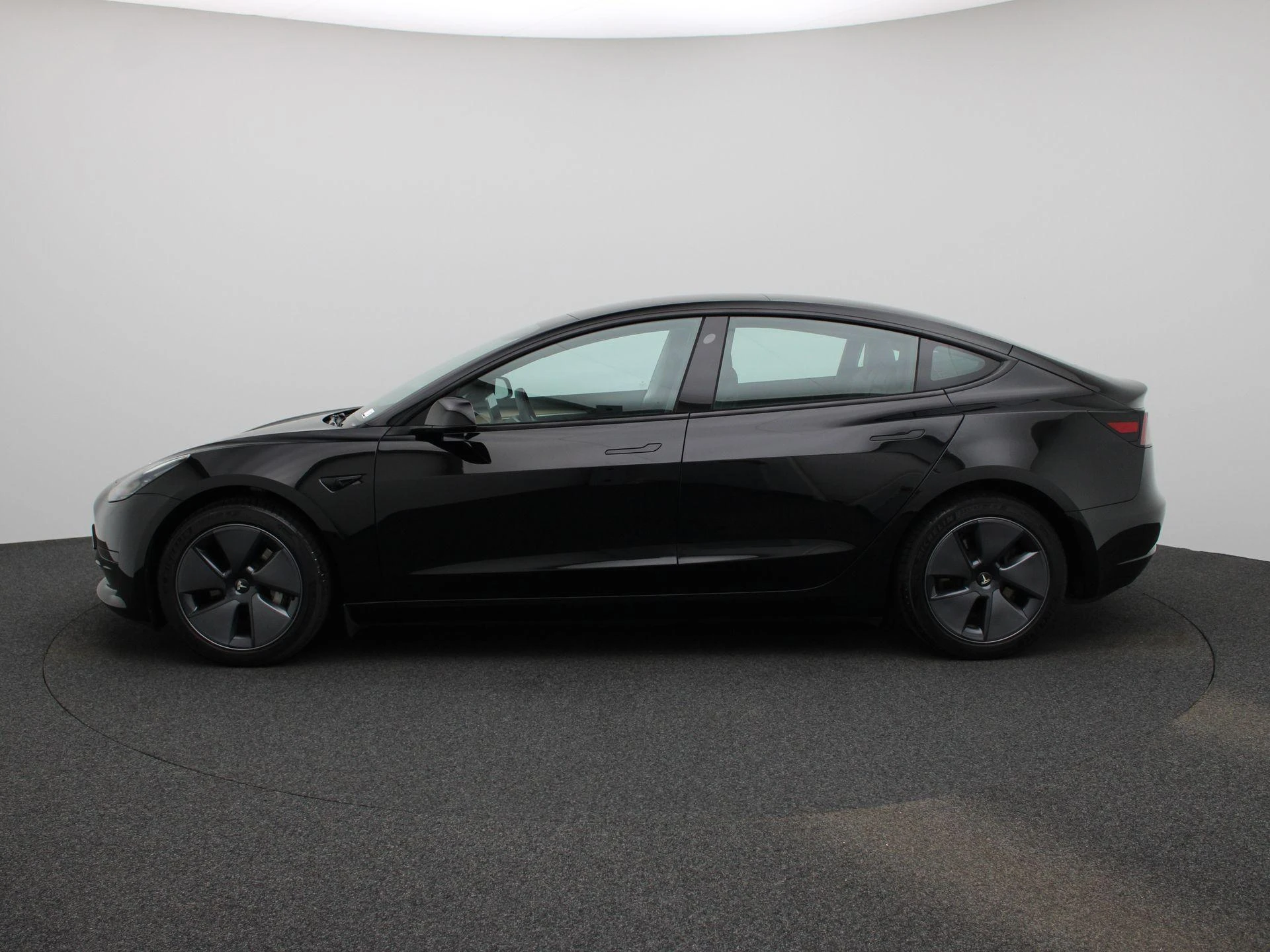 Tesla-Model 3-image-3