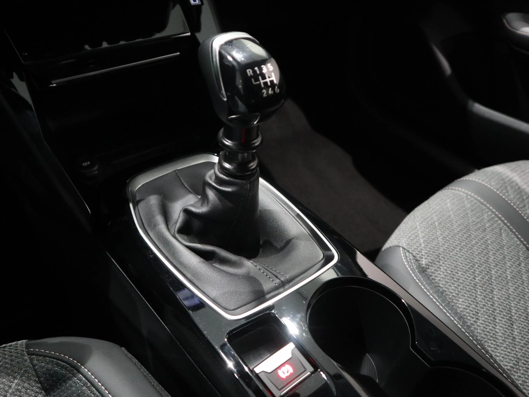 Peugeot-208-image-15