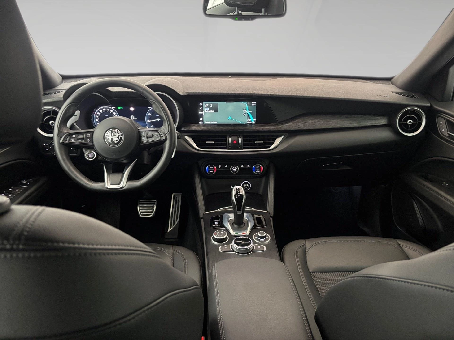 Alfa Romeo-Stelvio-image-4