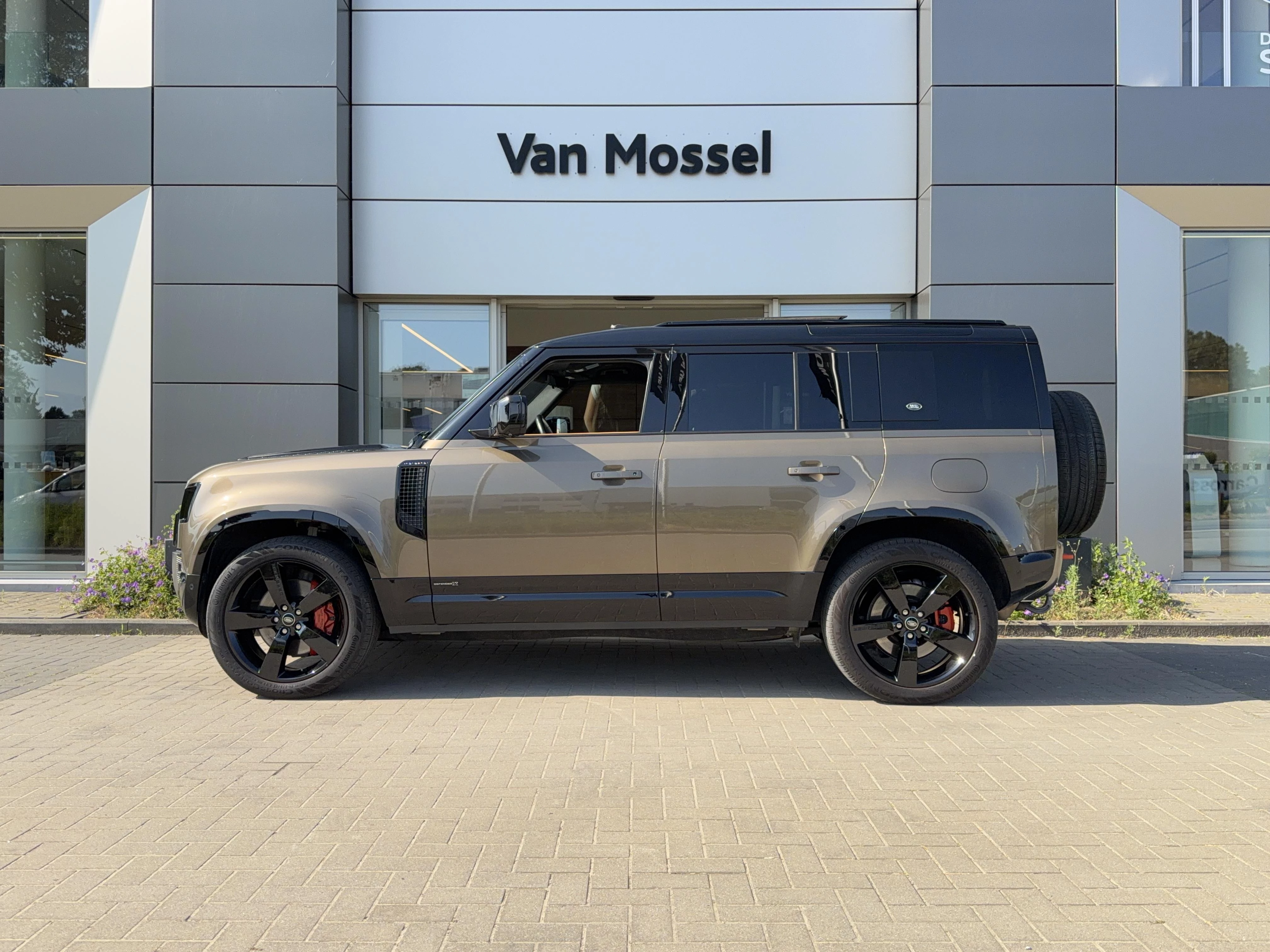Land Rover Defender 110 P400e X AWD Auto