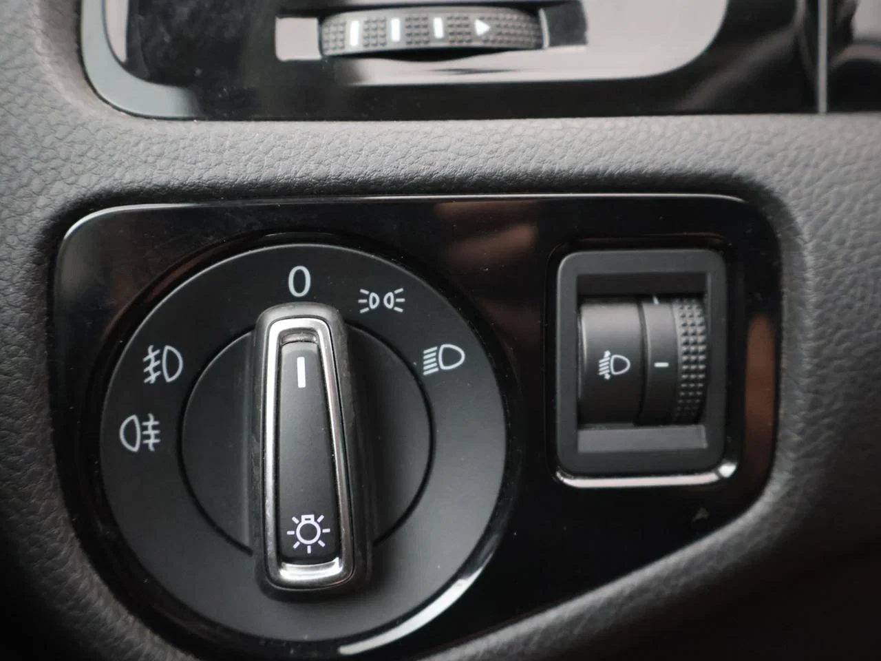Volkswagen-Golf-image-21