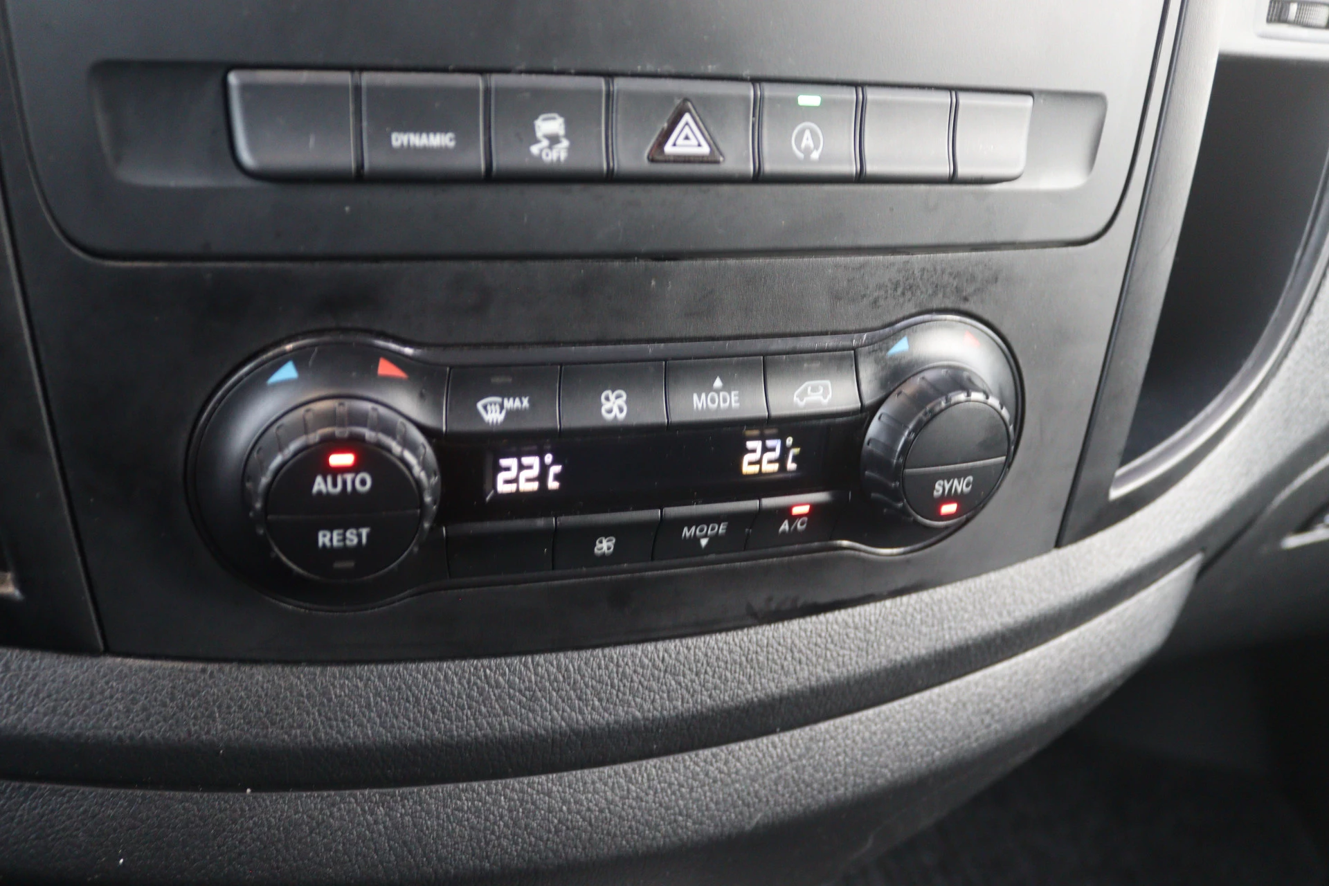 Mercedes-Benz-Vito-image-5