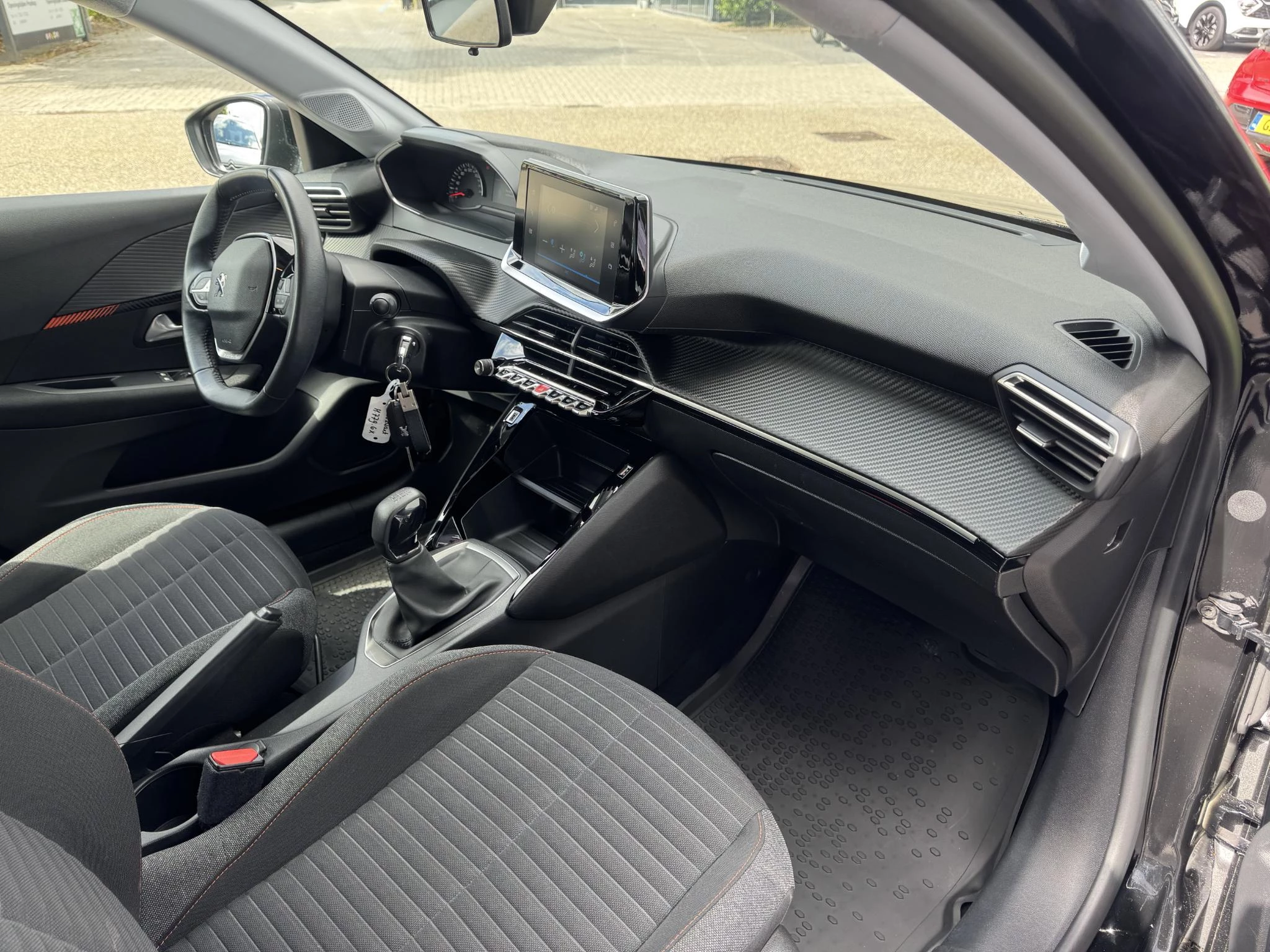 Peugeot-208-image-14