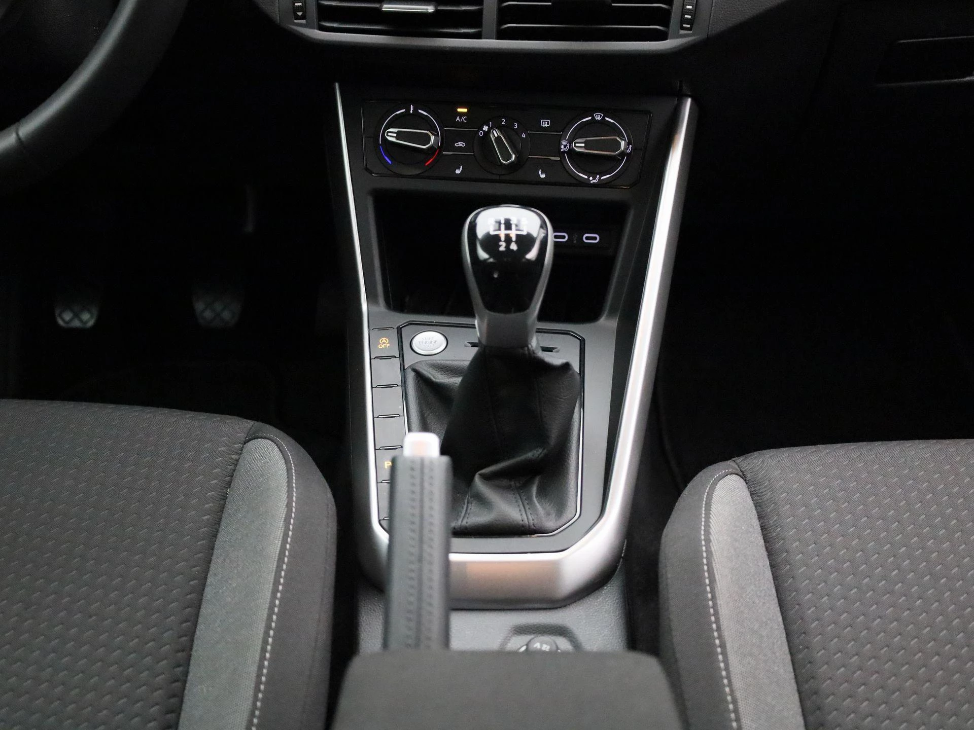 Volkswagen-Polo-image-8