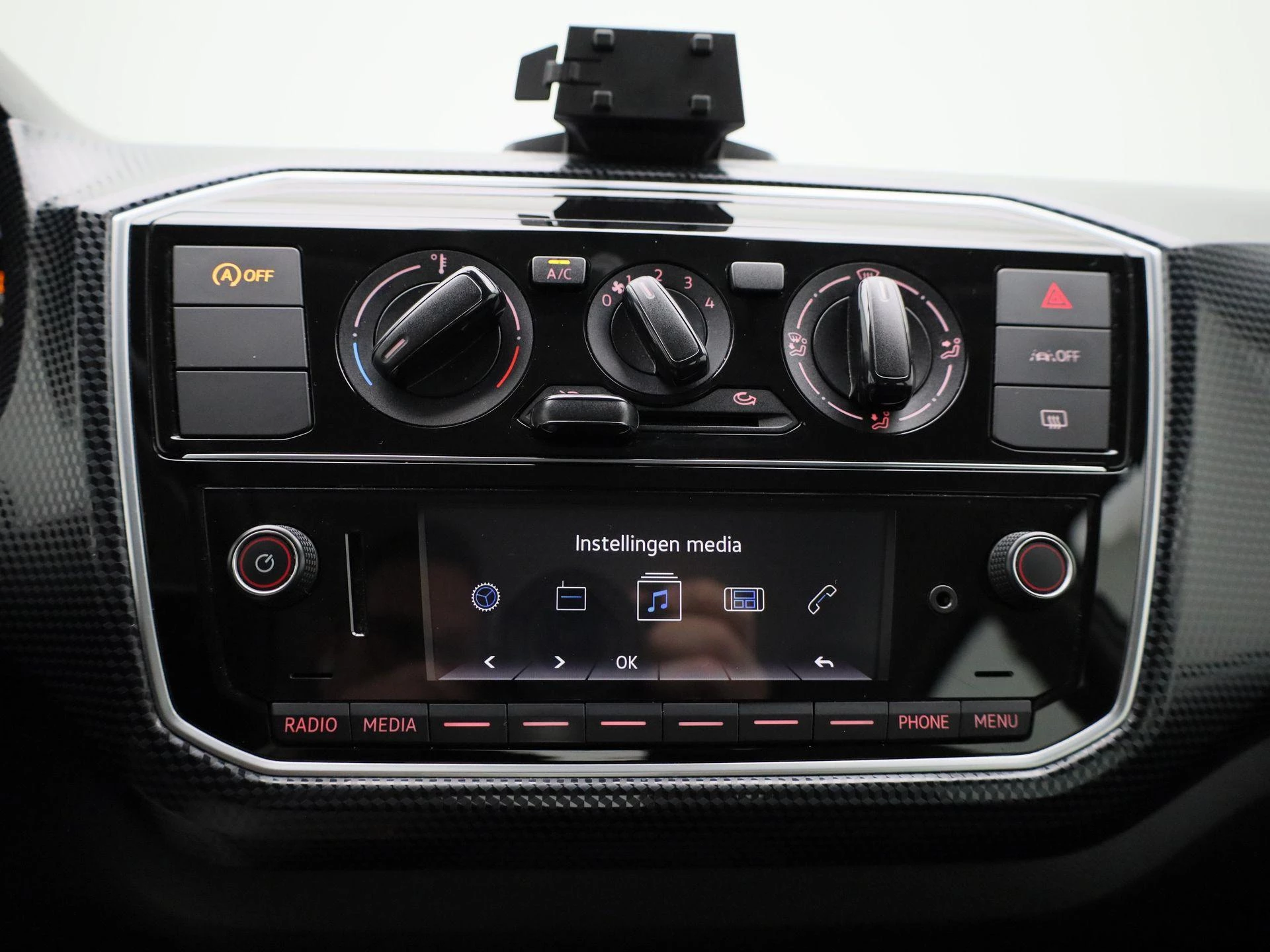 Volkswagen-up!-image-18