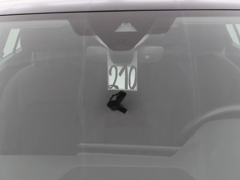 Volkswagen-Golf-image-8