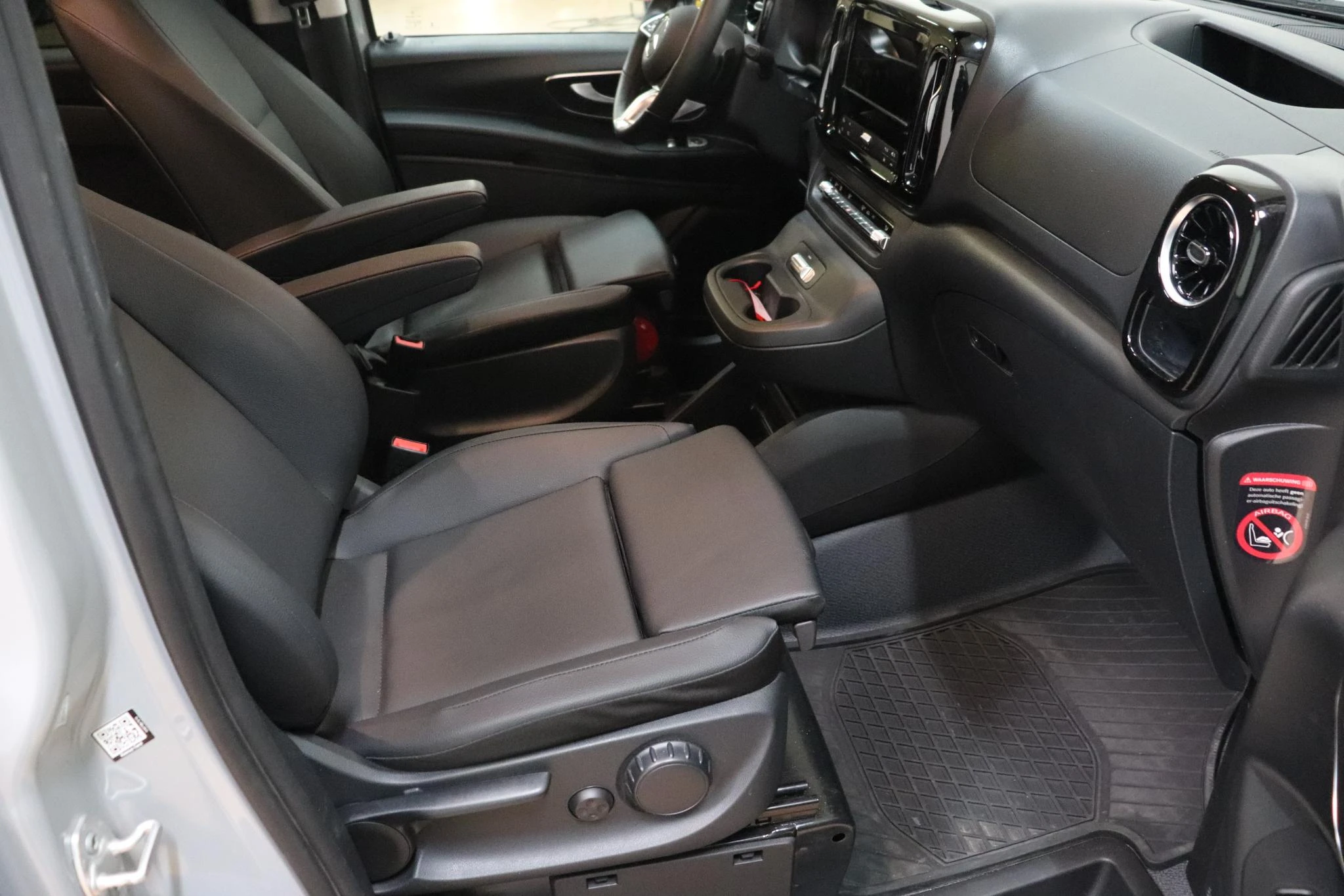Mercedes-Benz-Vito-image-9