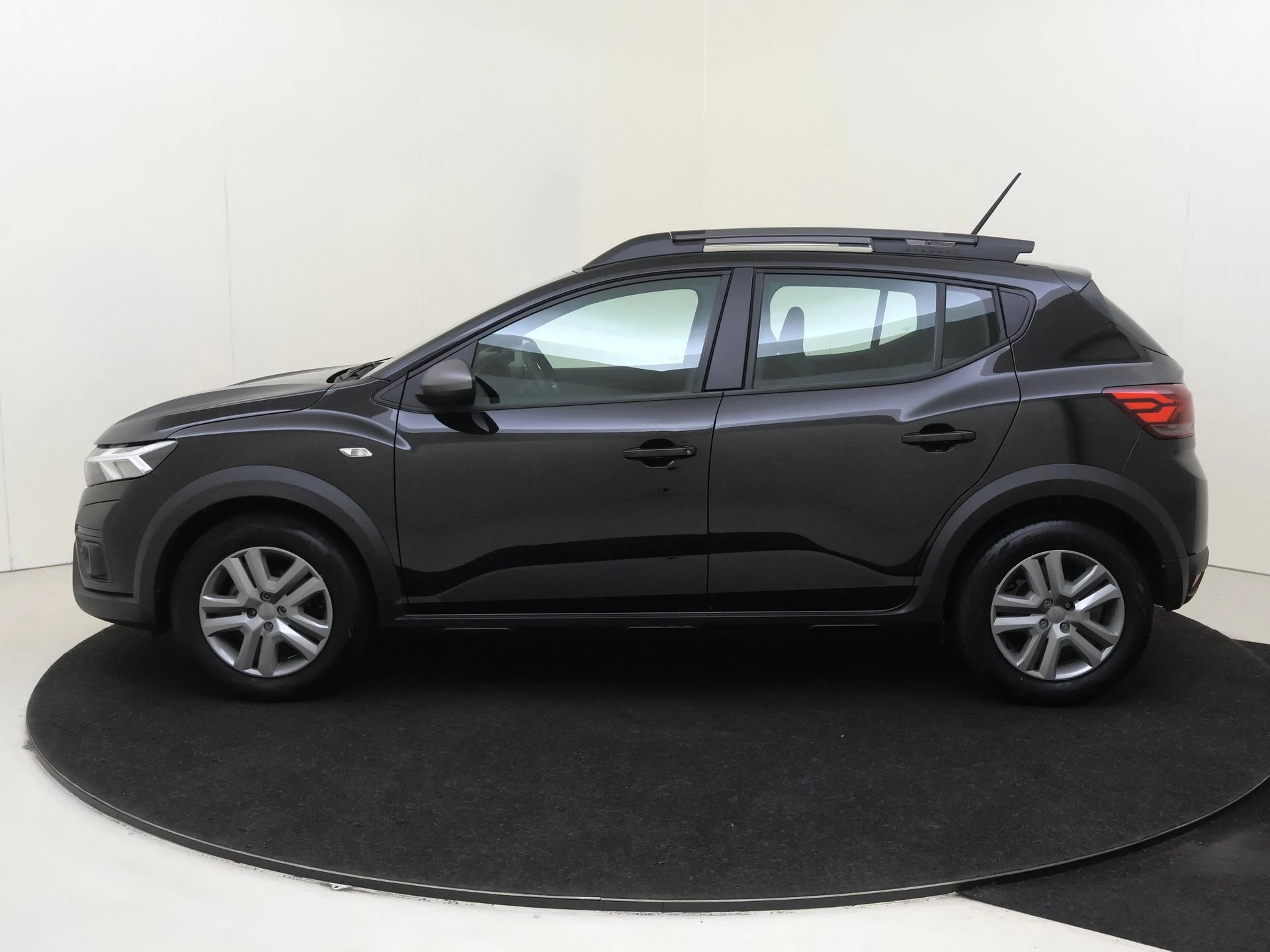 Dacia-Sandero Stepway-image-7