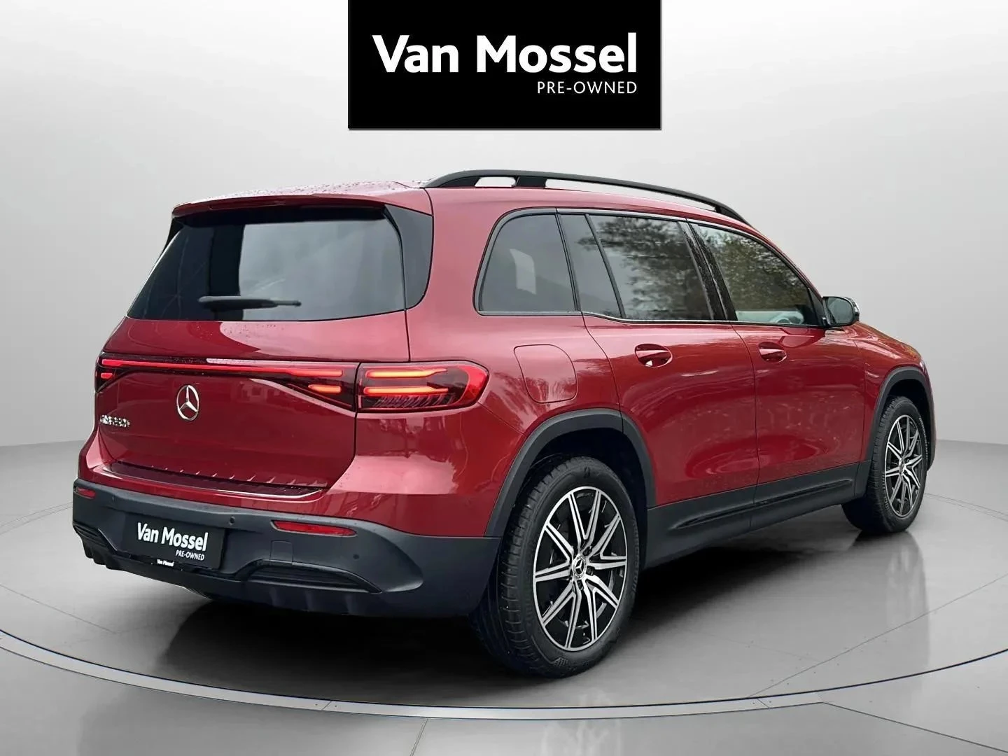 Mercedes-Benz-EQB-image-4