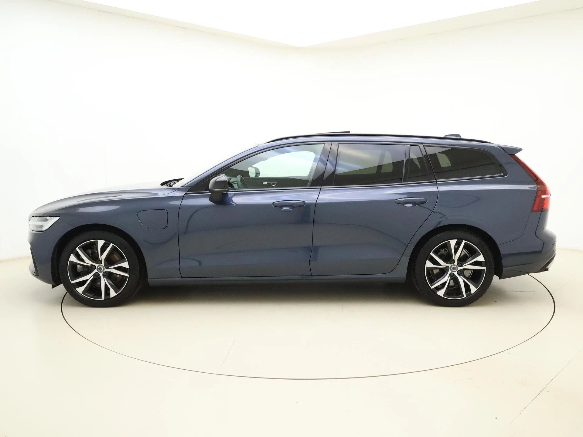 Volvo V60 2.0 T6 Plug-in hybrid AWD Essential Bright