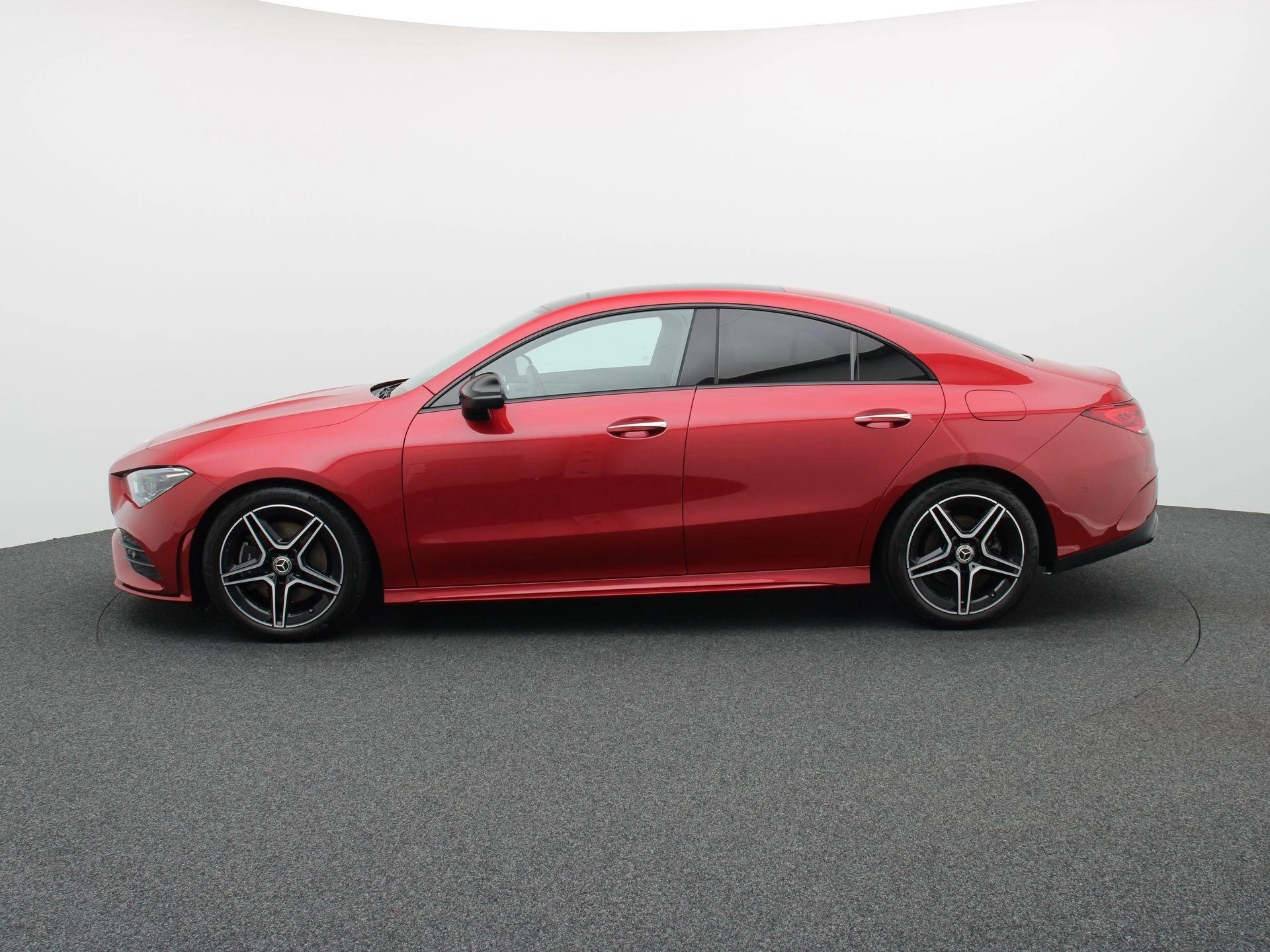 Mercedes-Benz CLA 200 AMG Line Coupé + PANORAMISCH DAK + MULTIBEAM LED +