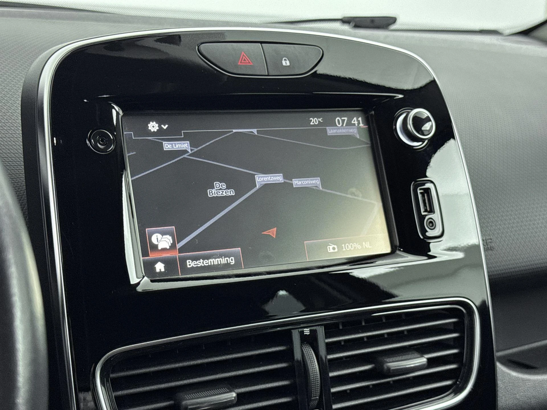 Renault-Clio-image-11