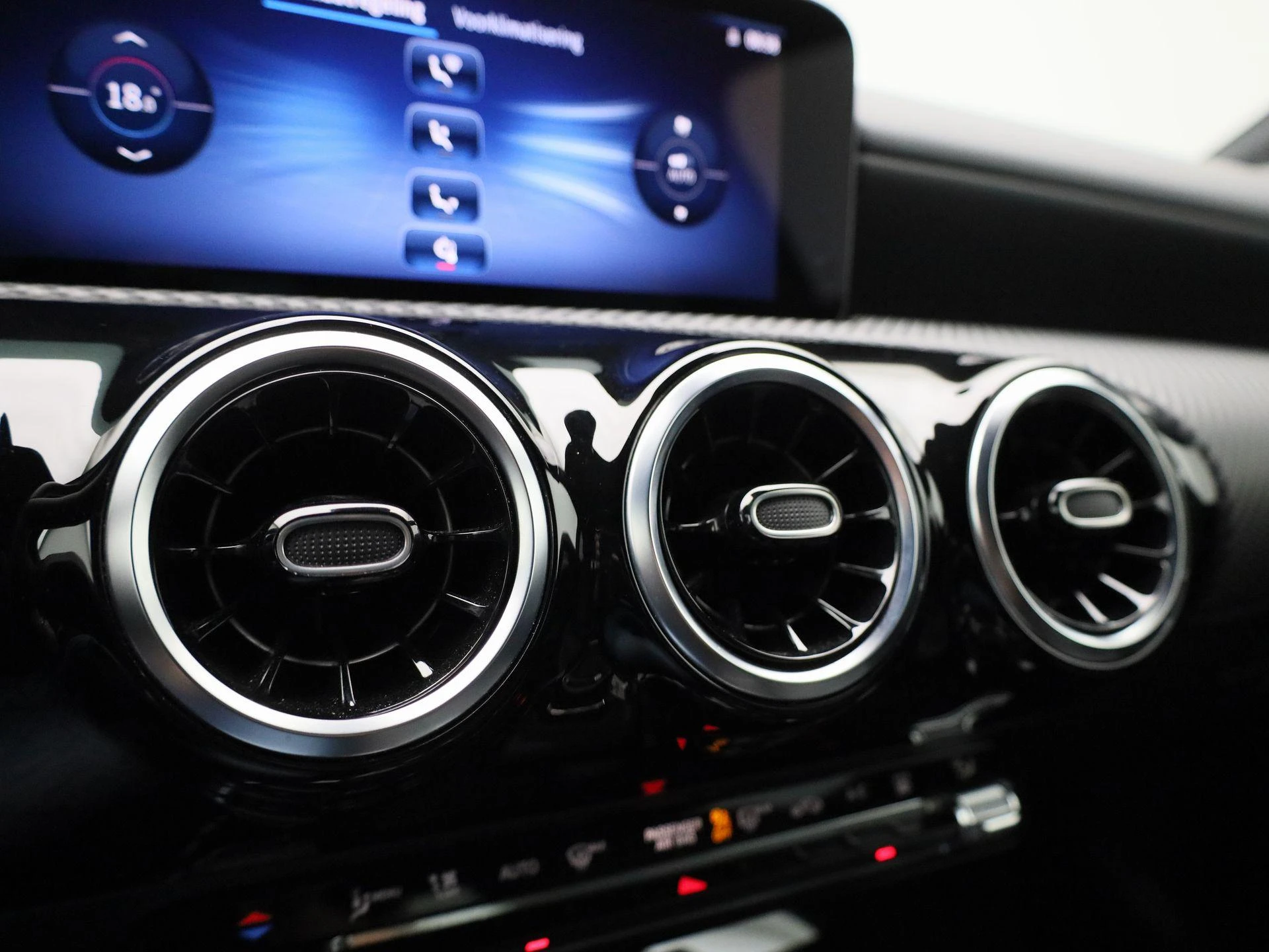 Mercedes-Benz CLA - 28
